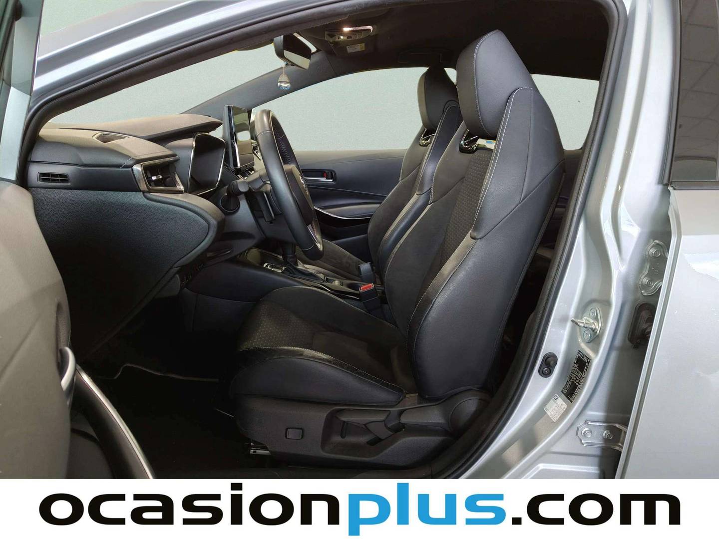 Foto asientos delanteros Toyota Corolla Toyota Corolla 200H Touring Sport Style Edition (196 CV)