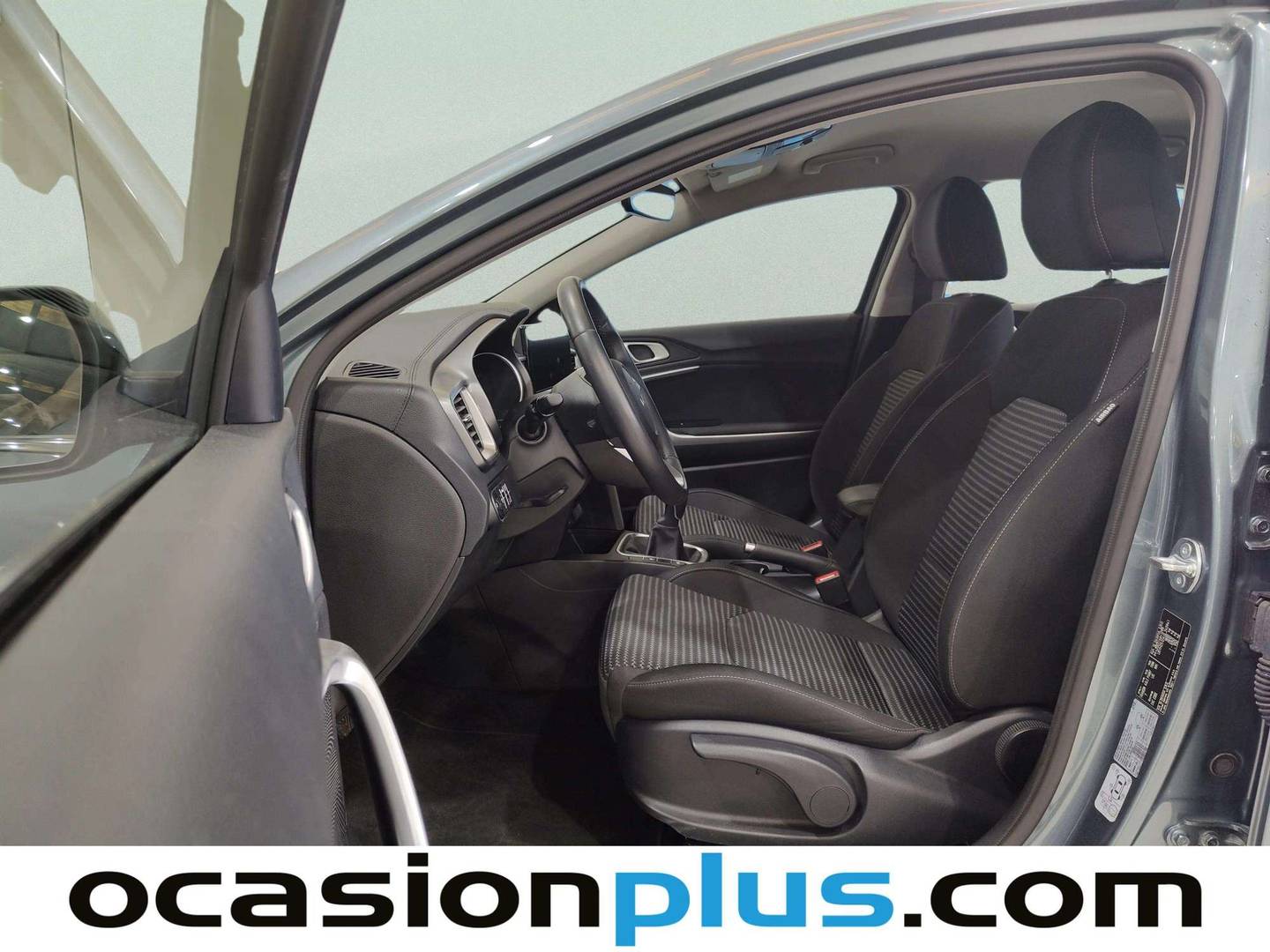 Foto asientos delanteros KIA Ceed KIA Ceed 1.0 T-GDI Drive (100 CV)