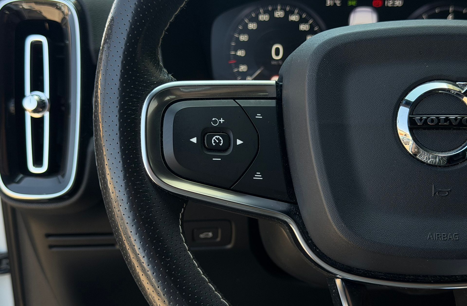 Volvo XC40 T3 R-Design - foto 27