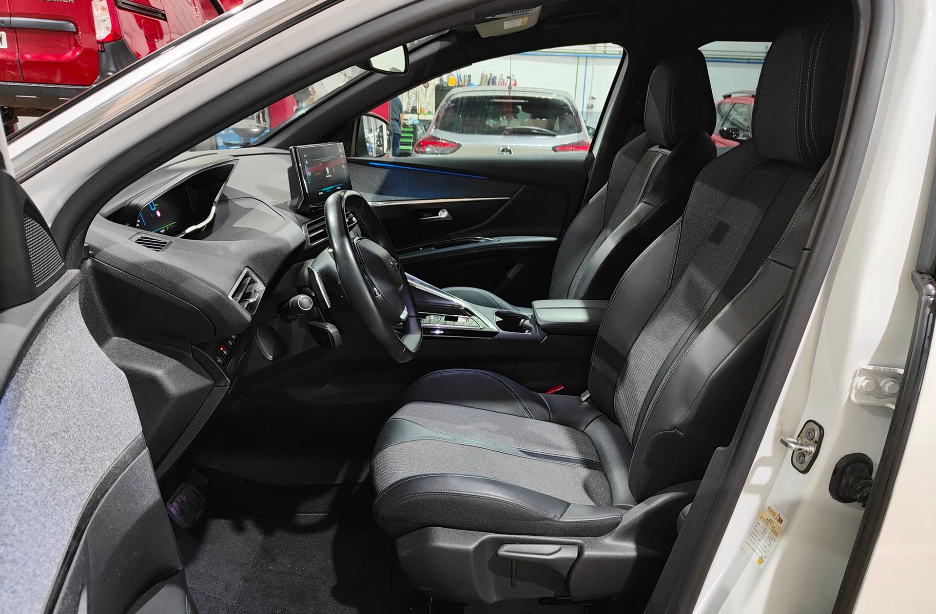 Peugeot 3008 300 Allure Pack e-EAT8 - foto 12