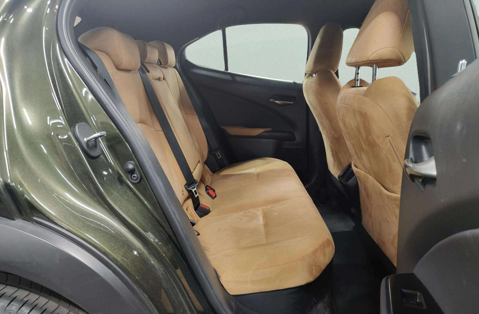 Lexus UX 300h Plus - foto 18