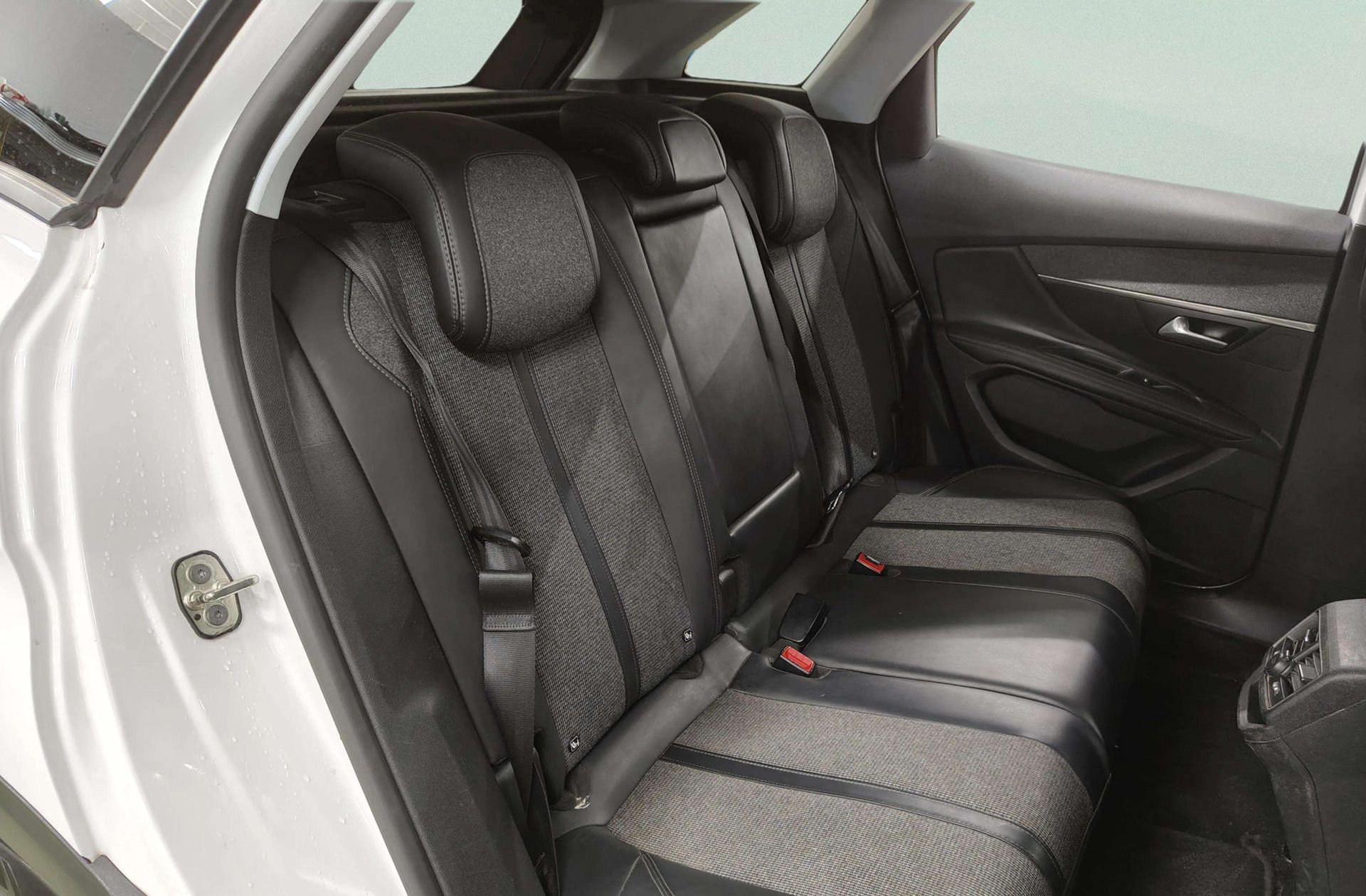 Peugeot 3008 PureTech 130 Allure EAT6 - foto 16