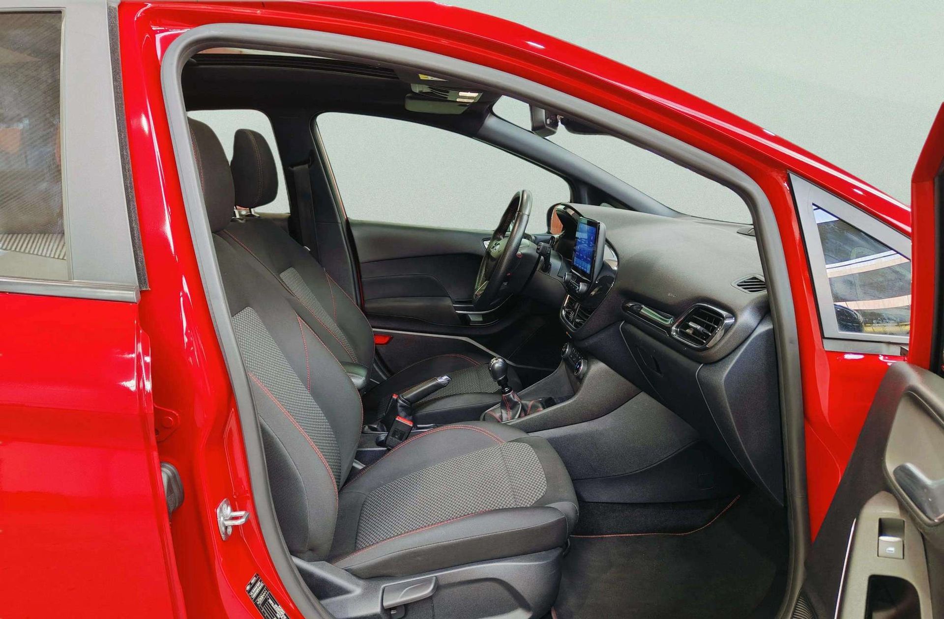 Ford Fiesta 1.0 EcoBoost MHEV ST-Line - foto 20