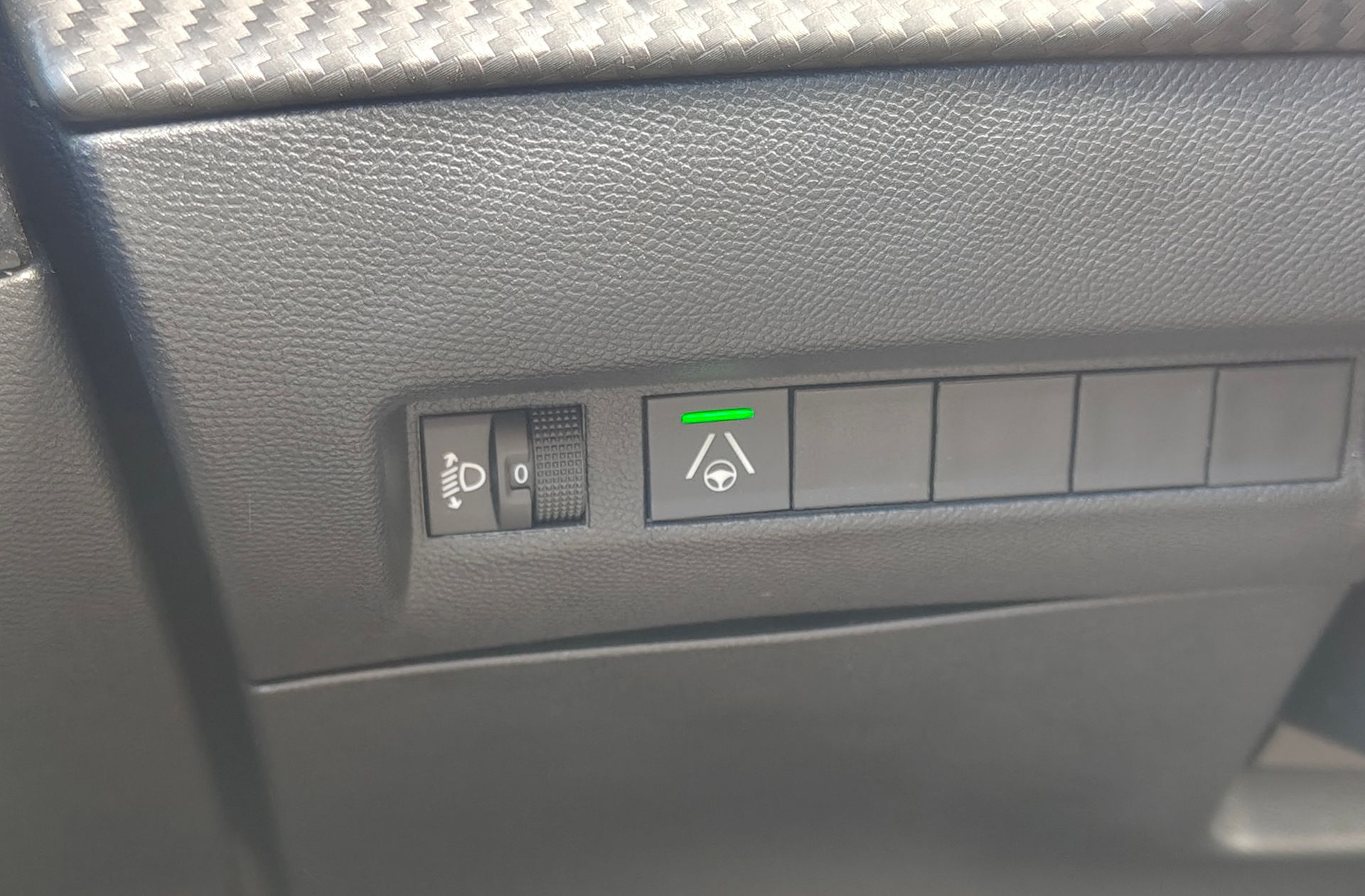Peugeot 2008 Allure Hybrid eDCS6 - foto 11