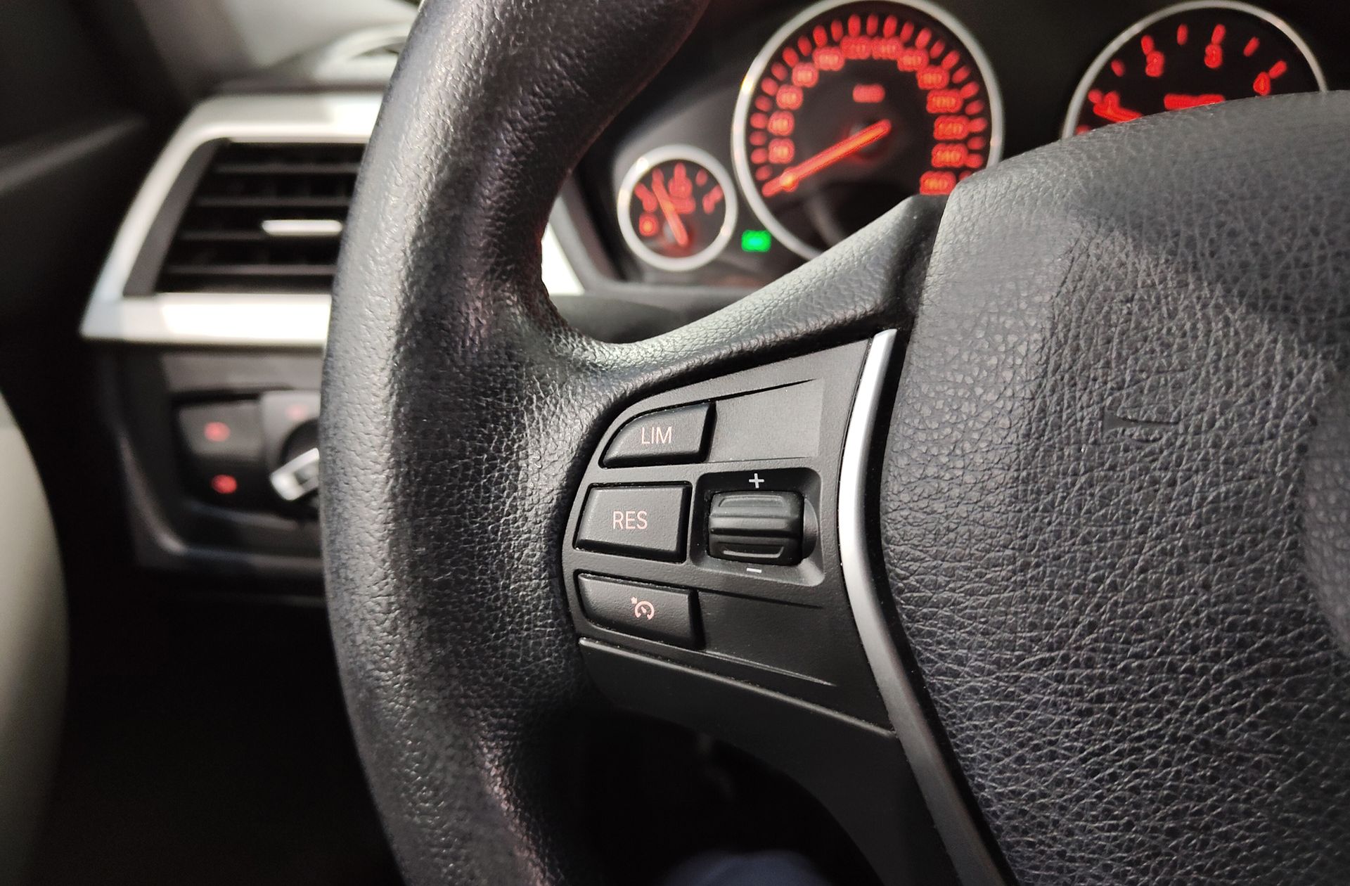 BMW Serie 3 318d - foto 24