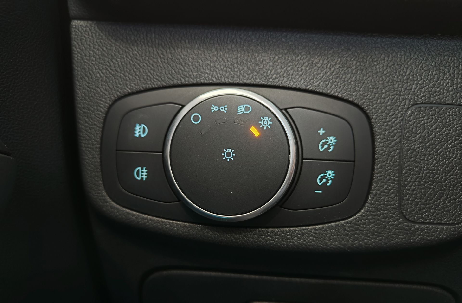 Ford Focus 1.0 EcoBoost Titanium - foto 25