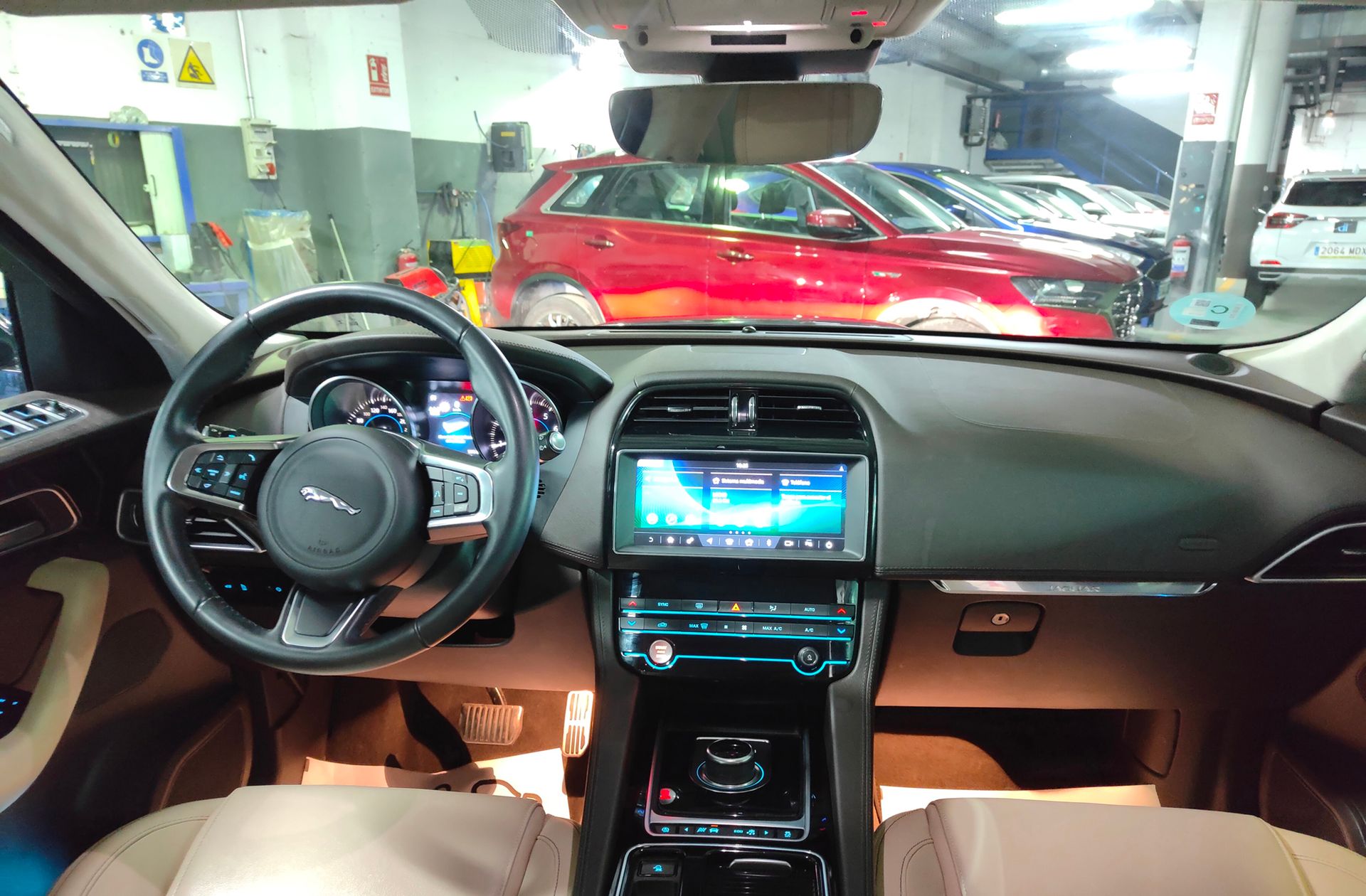 Jaguar F-Pace 2.0T i4 Prestige AWD - foto 6