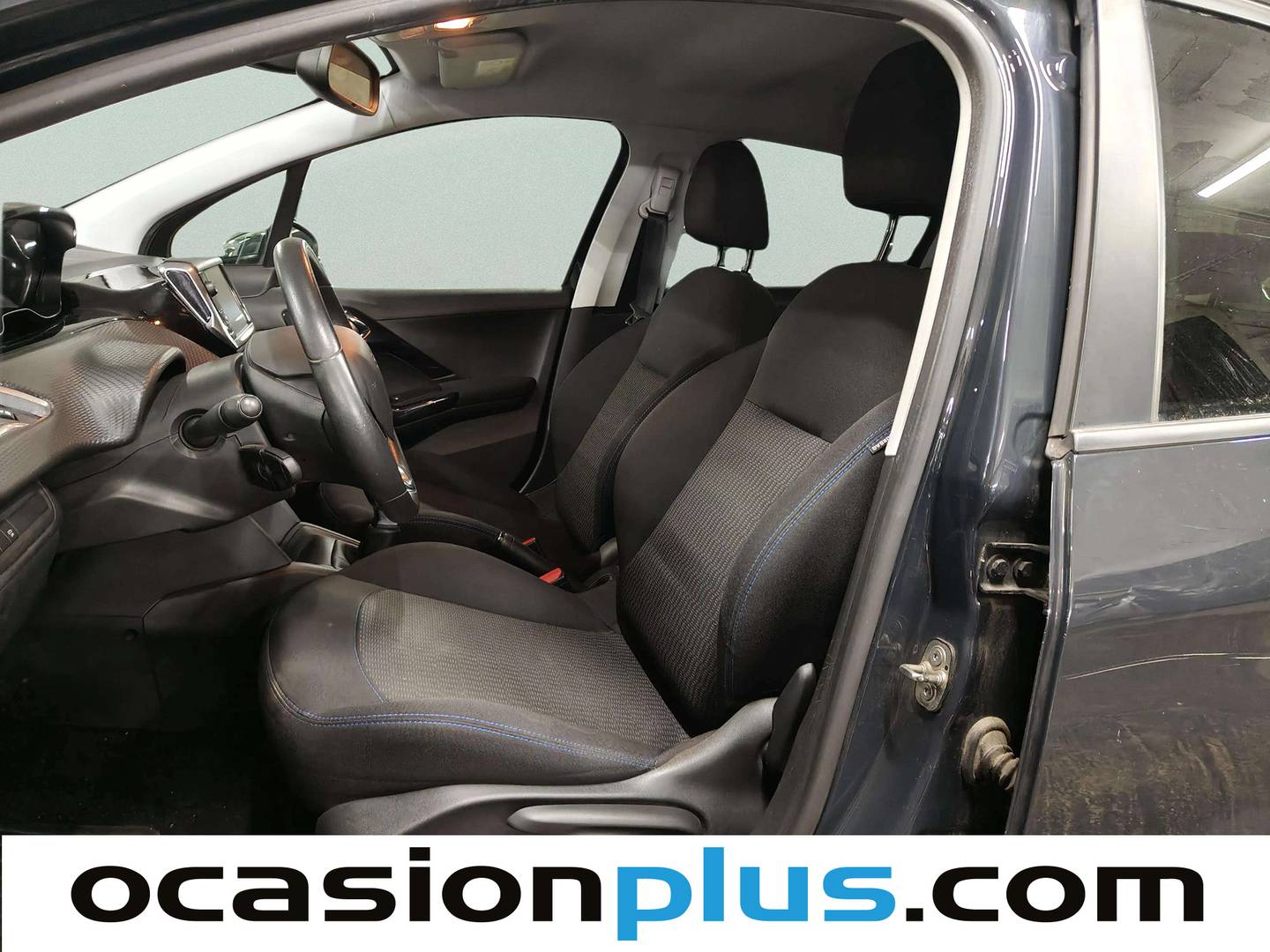Foto asientos delanteros Peugeot 208 Peugeot 208 PureTech Signature (82 CV)
