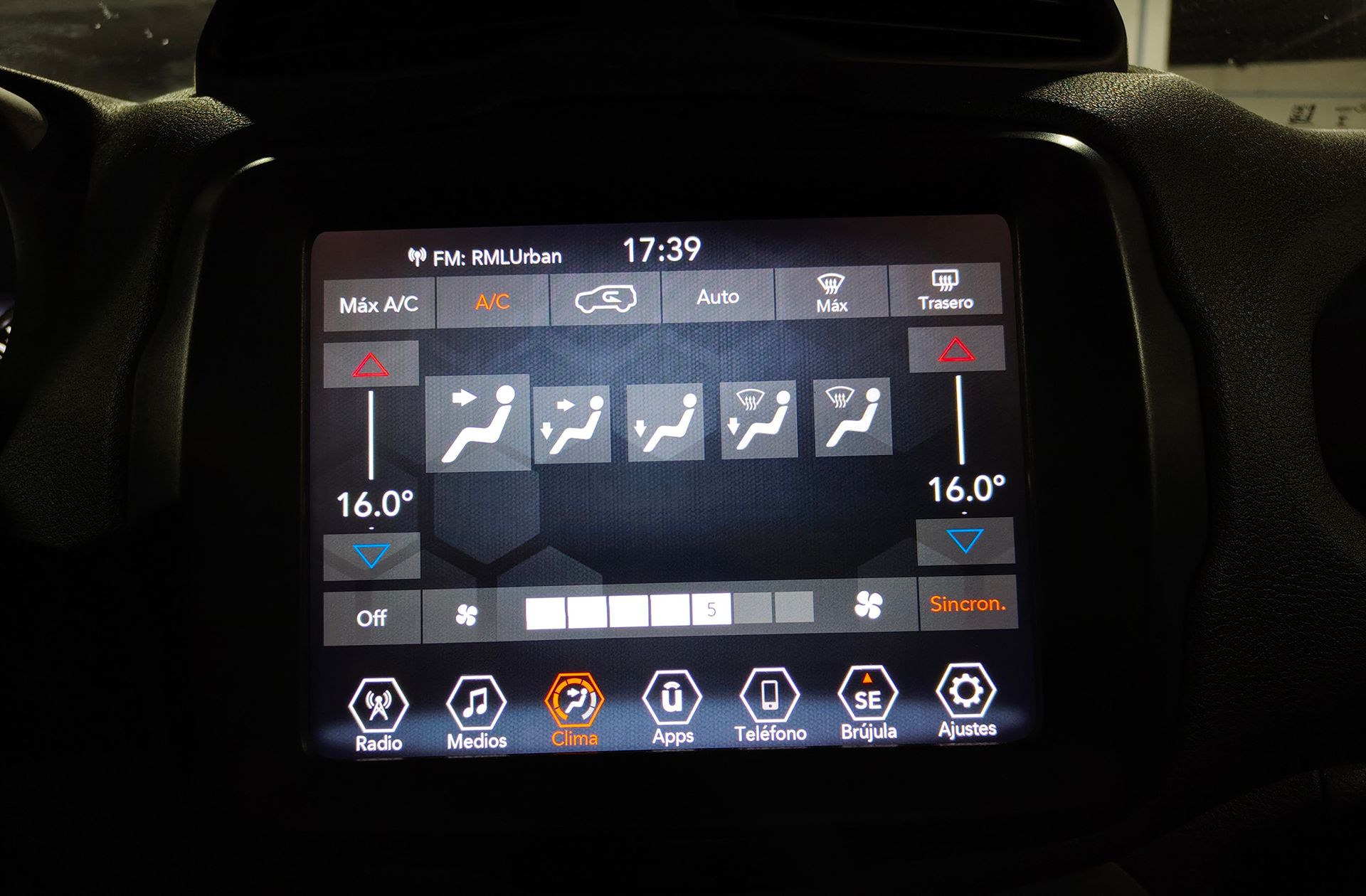 Jeep Renegade 1.0G Limited 4x2 - foto 25