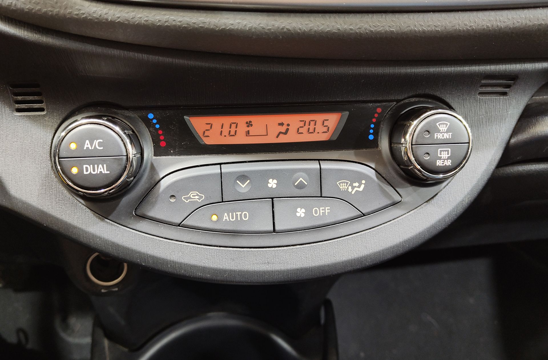 Toyota Yaris 100 Active MultiDrive - foto 32