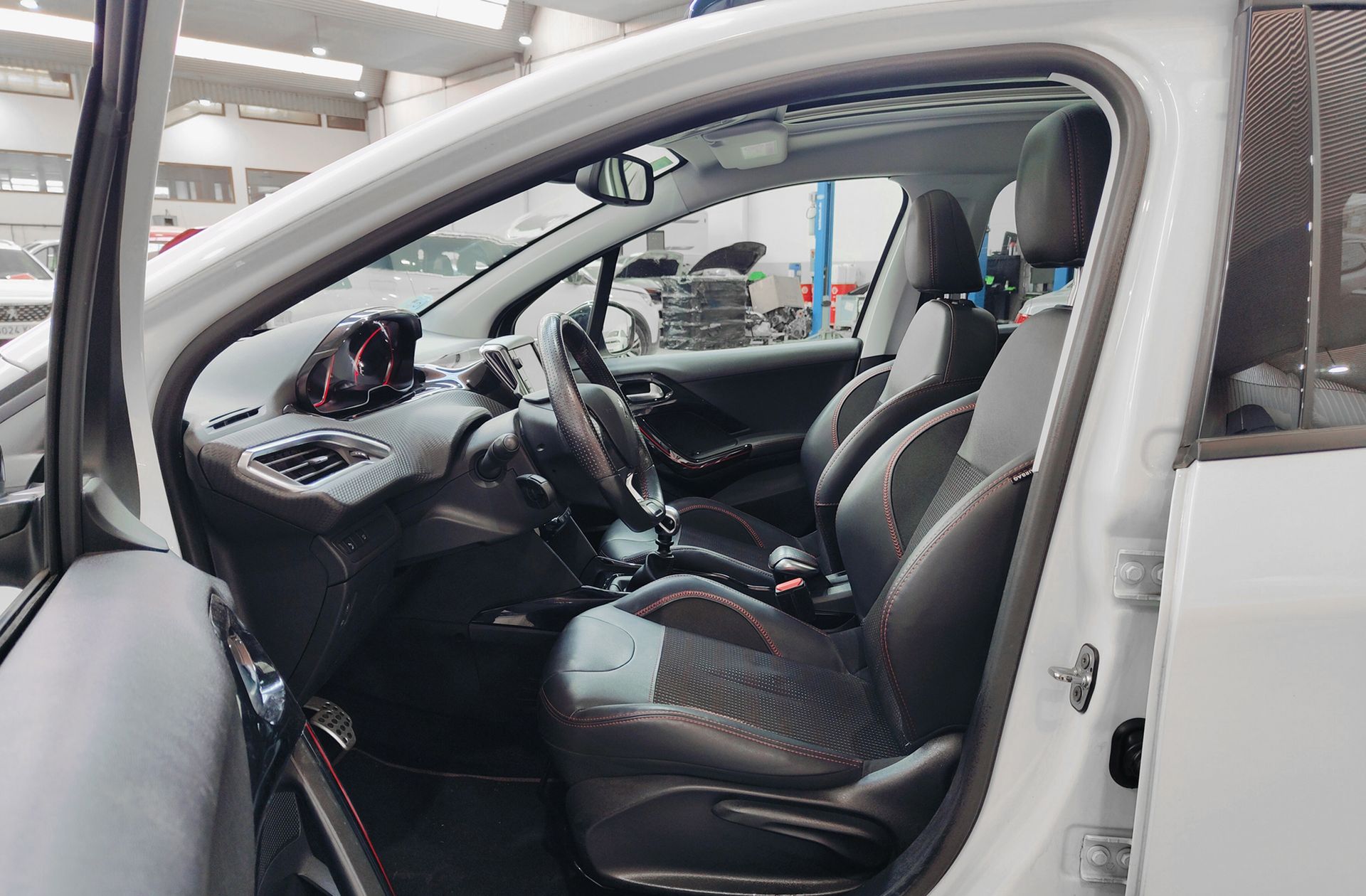 Peugeot 2008 BlueHDi 120 GT Line - foto 13