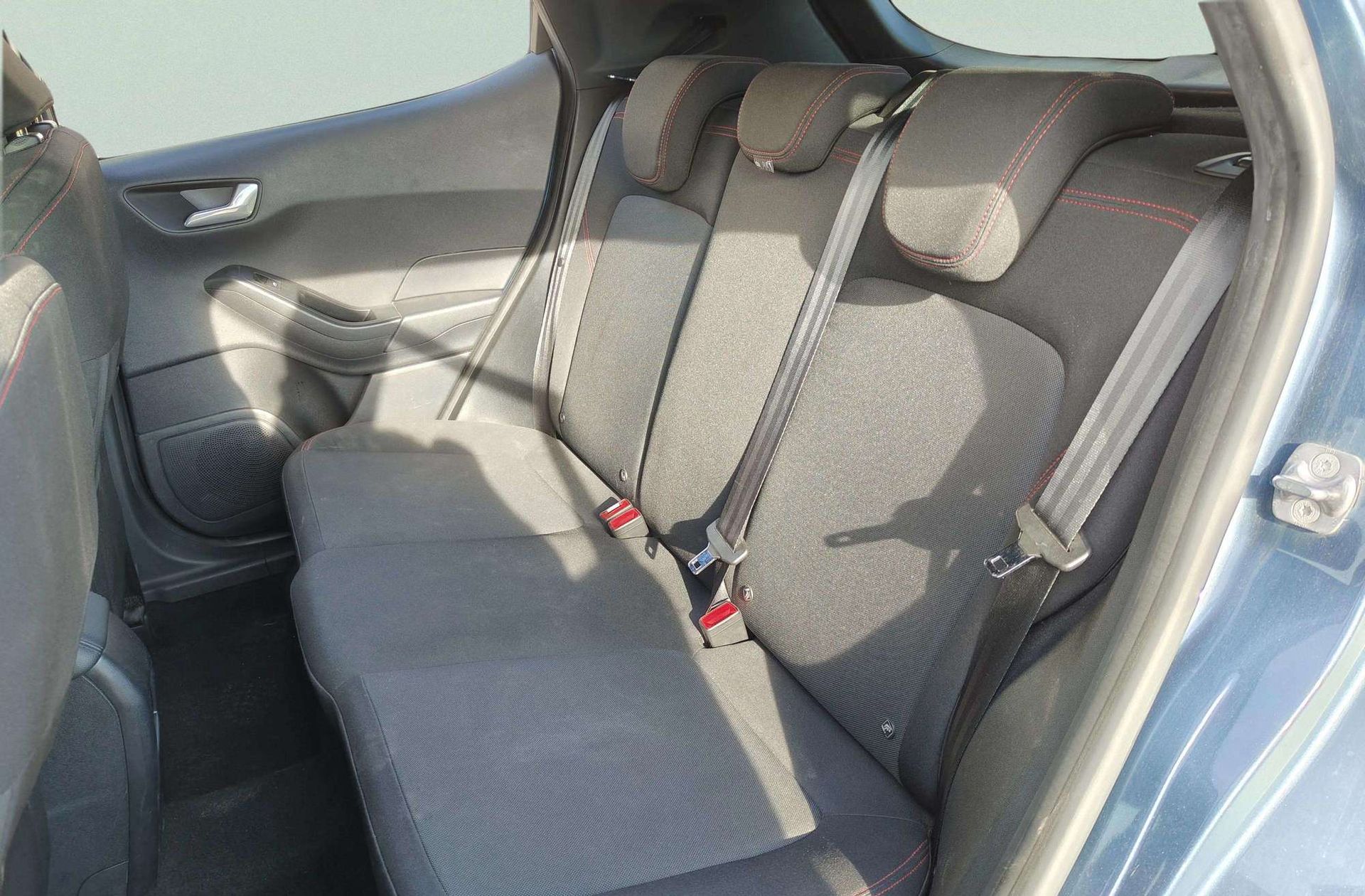 Ford Fiesta 1.0 EcoBoost MHEV ST-Line - foto 12