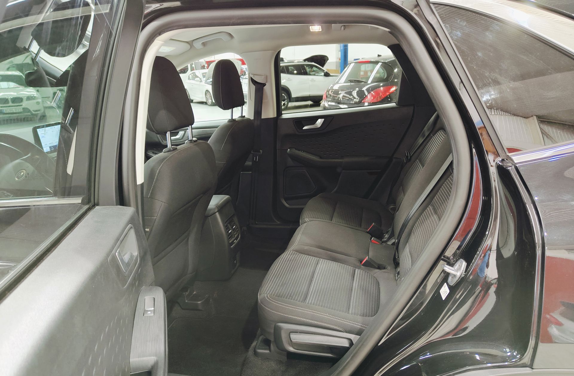 Ford Kuga 2.0 EcoBlue MHEV Titanium - foto 11