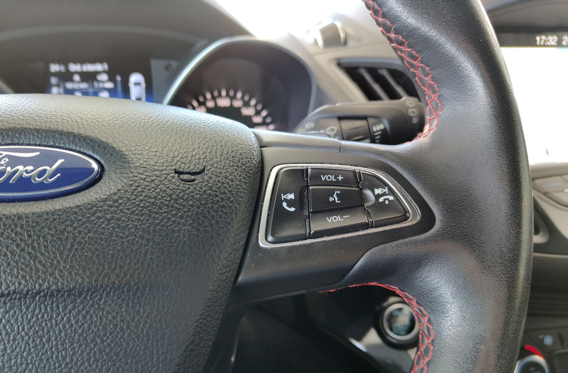 Ford Kuga 2.0 TDCi ST-Line 4x4 Powershift - foto 36