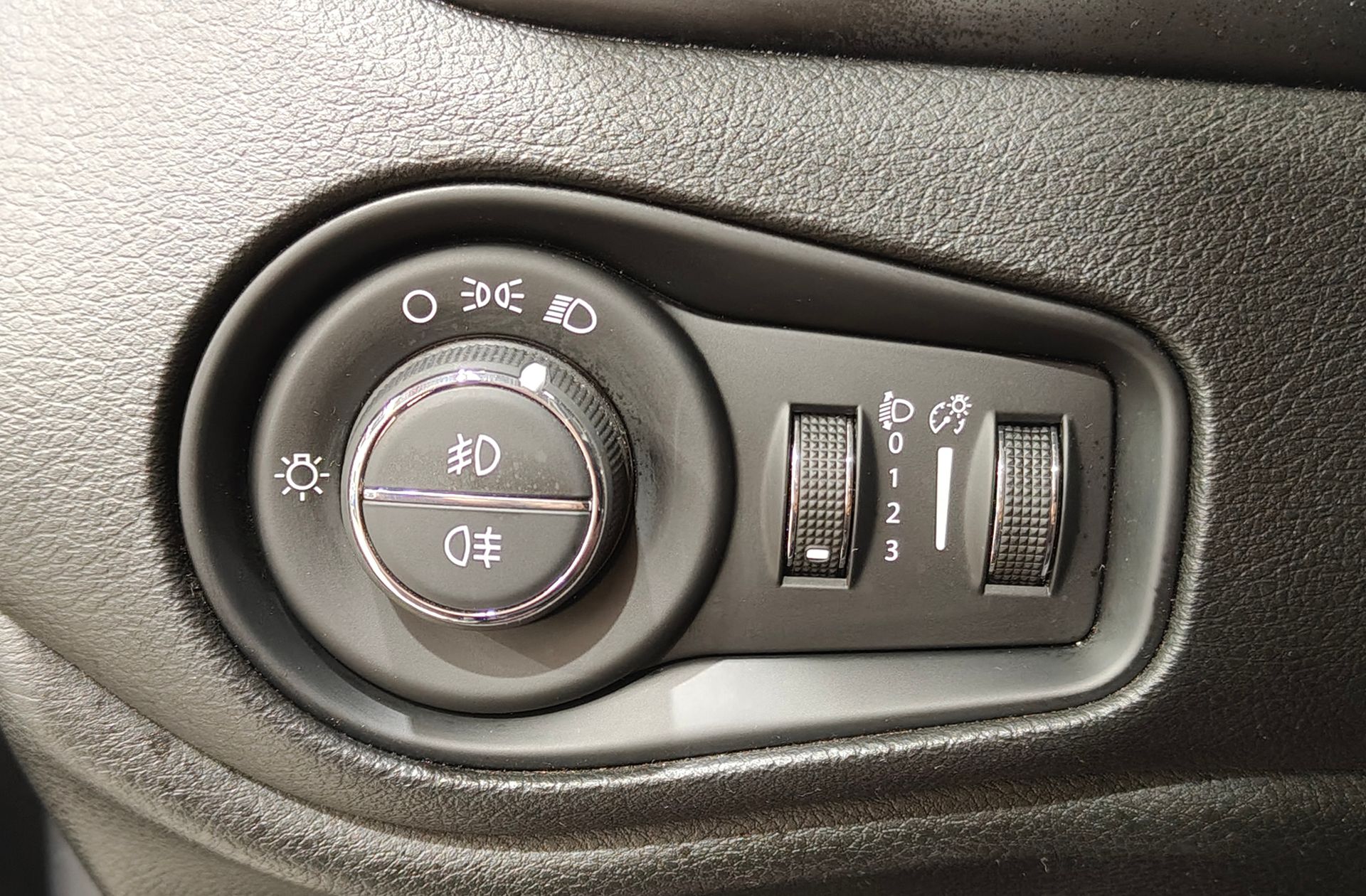 Jeep Renegade 1.6 MultiJet Dawn of Justice 4x2 - foto 23
