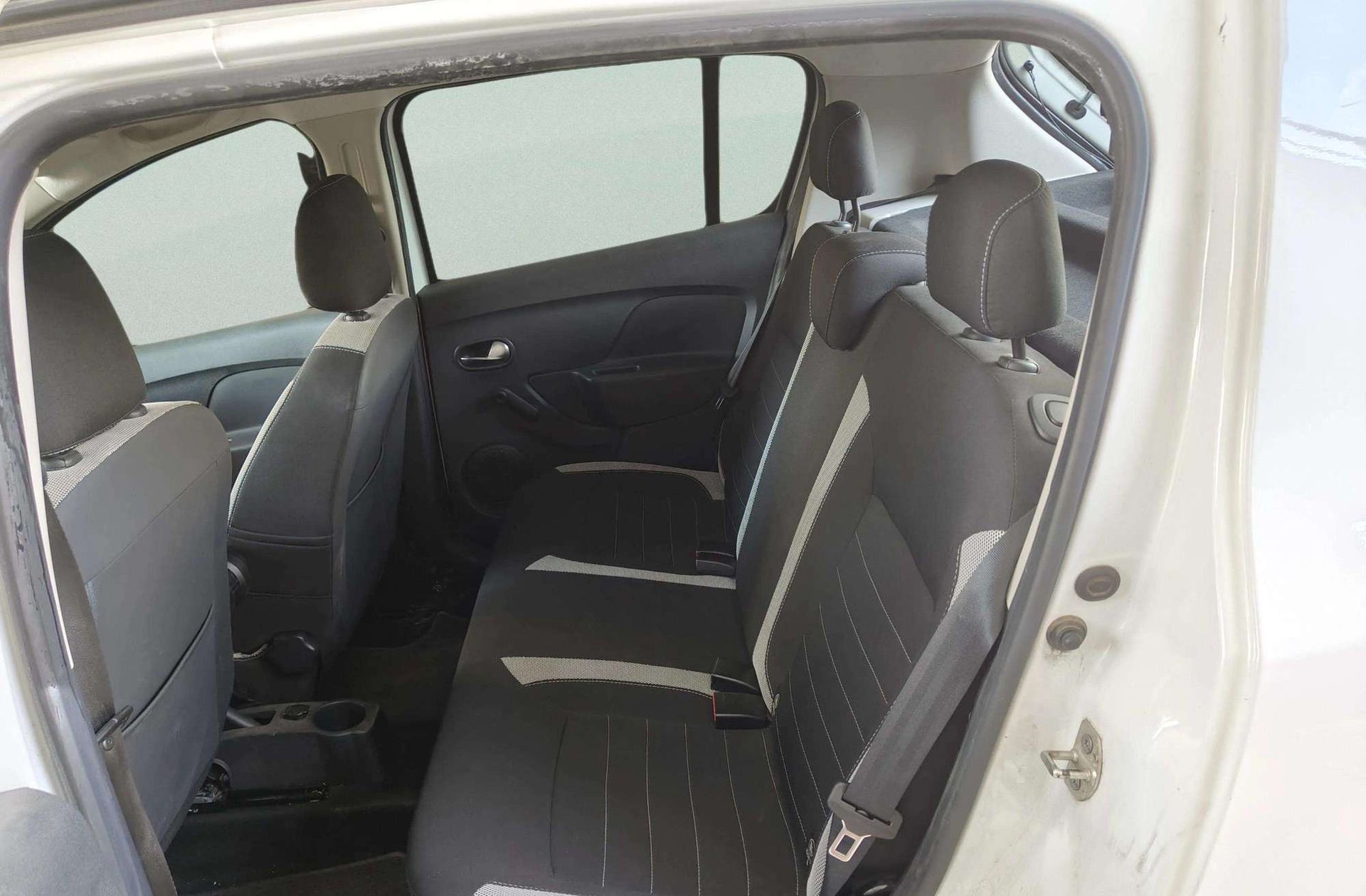 Dacia Sandero Stepway Essential 1.0 - foto 9