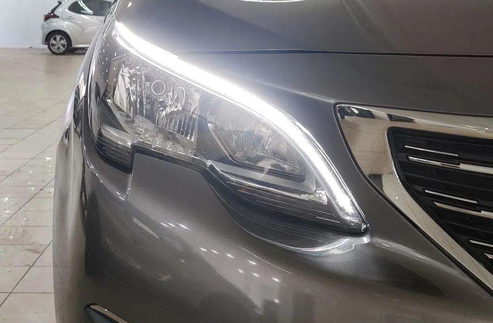 Peugeot 5008 BlueHDi 130 Allure EAT8 7 plazas - foto 18