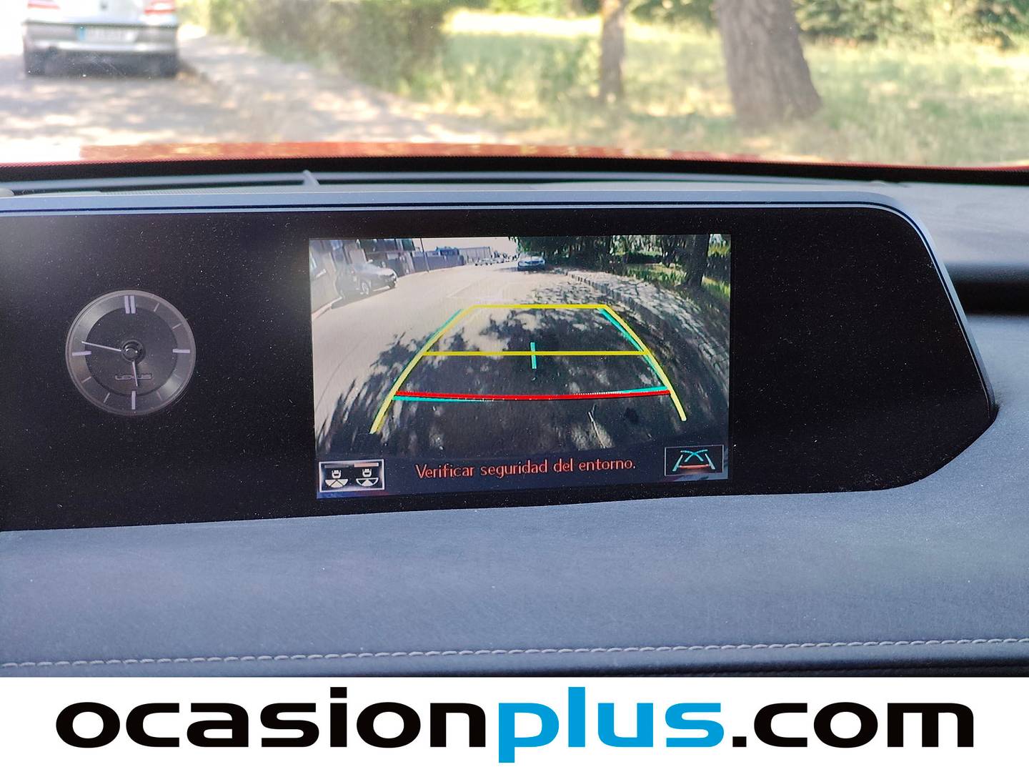 Extras y acabados del Lexus UX Lexus UX 300e Business (204 CV)