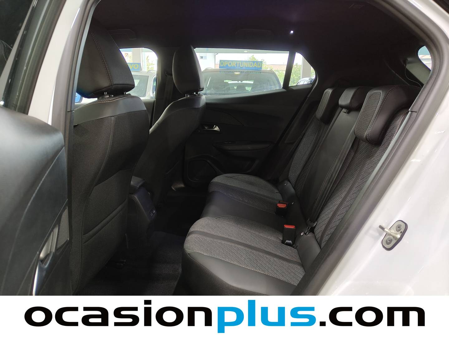 Foto asientos traseros Peugeot 2008 Peugeot 2008 Allure Hybrid eDCS6 (145 CV)