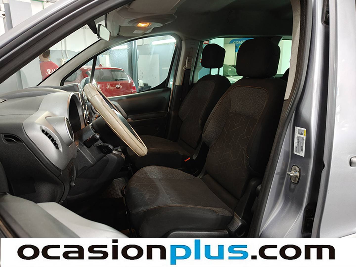 Foto asientos delanteros Peugeot Partner Peugeot Partner Tepee BlueHDi 100 Active (100 CV)