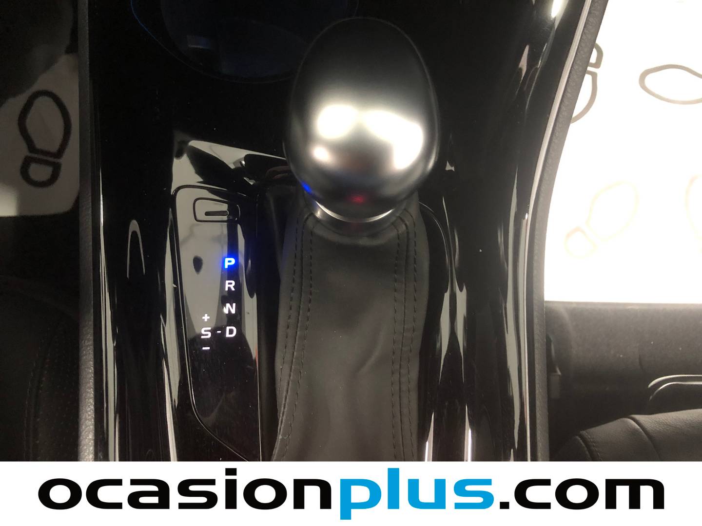 Foto Toyota C-HR Toyota C-HR 180H Advance Luxury (184 CV)