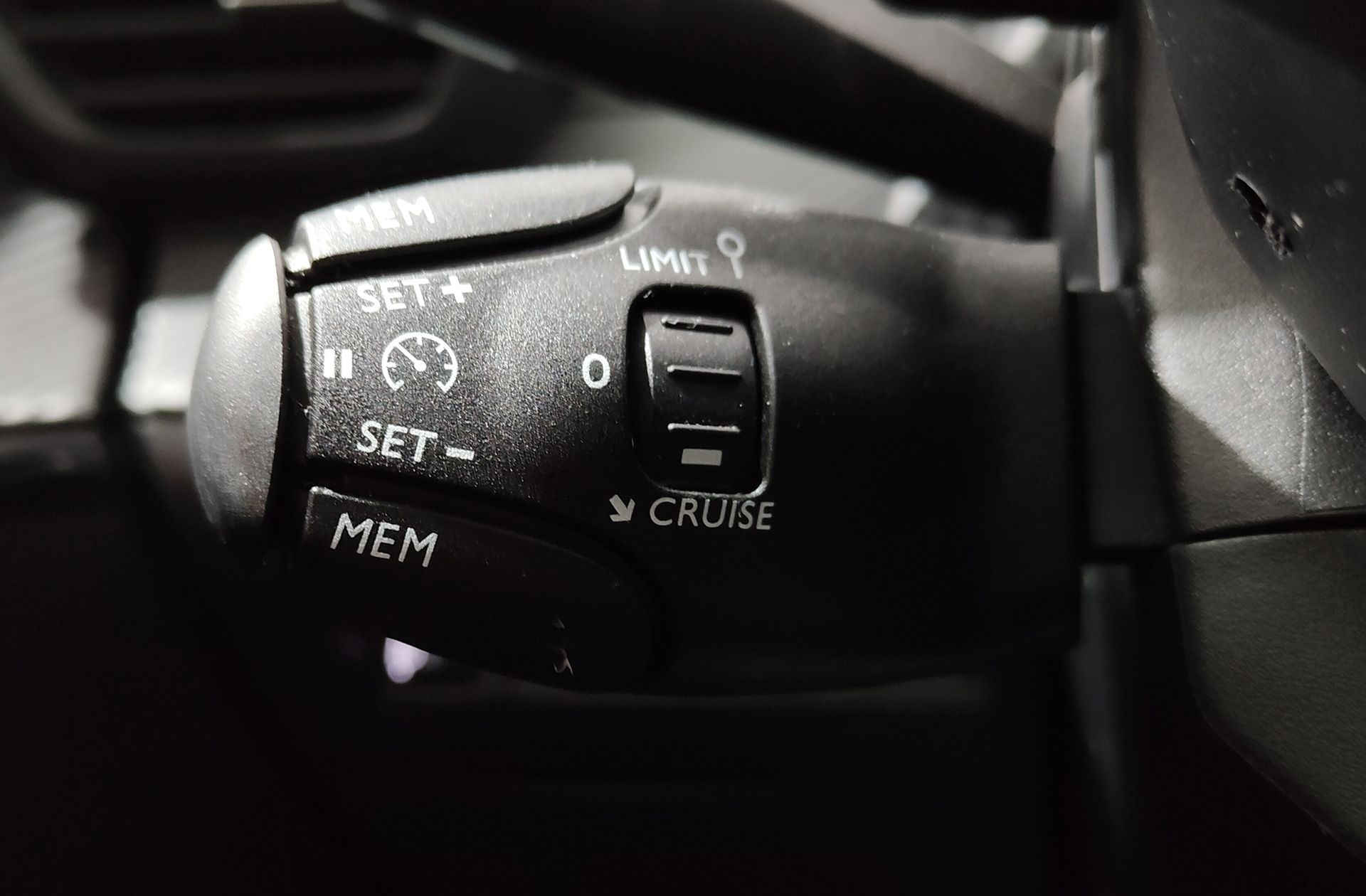 Peugeot 208 Style Hybrid 110 eDCS6 - foto 24