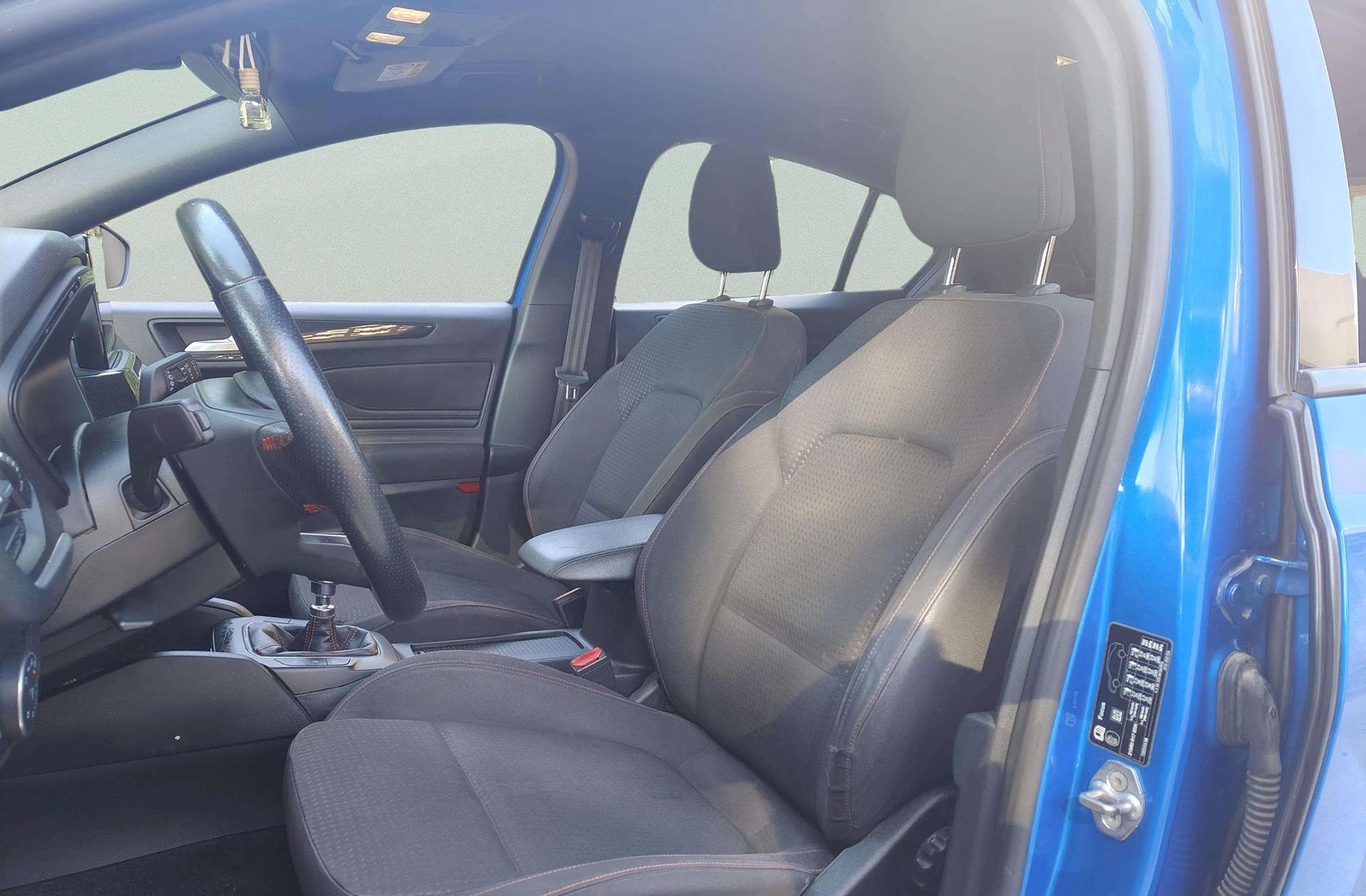 Ford Focus 1.0 EcoBoost Active - foto 11