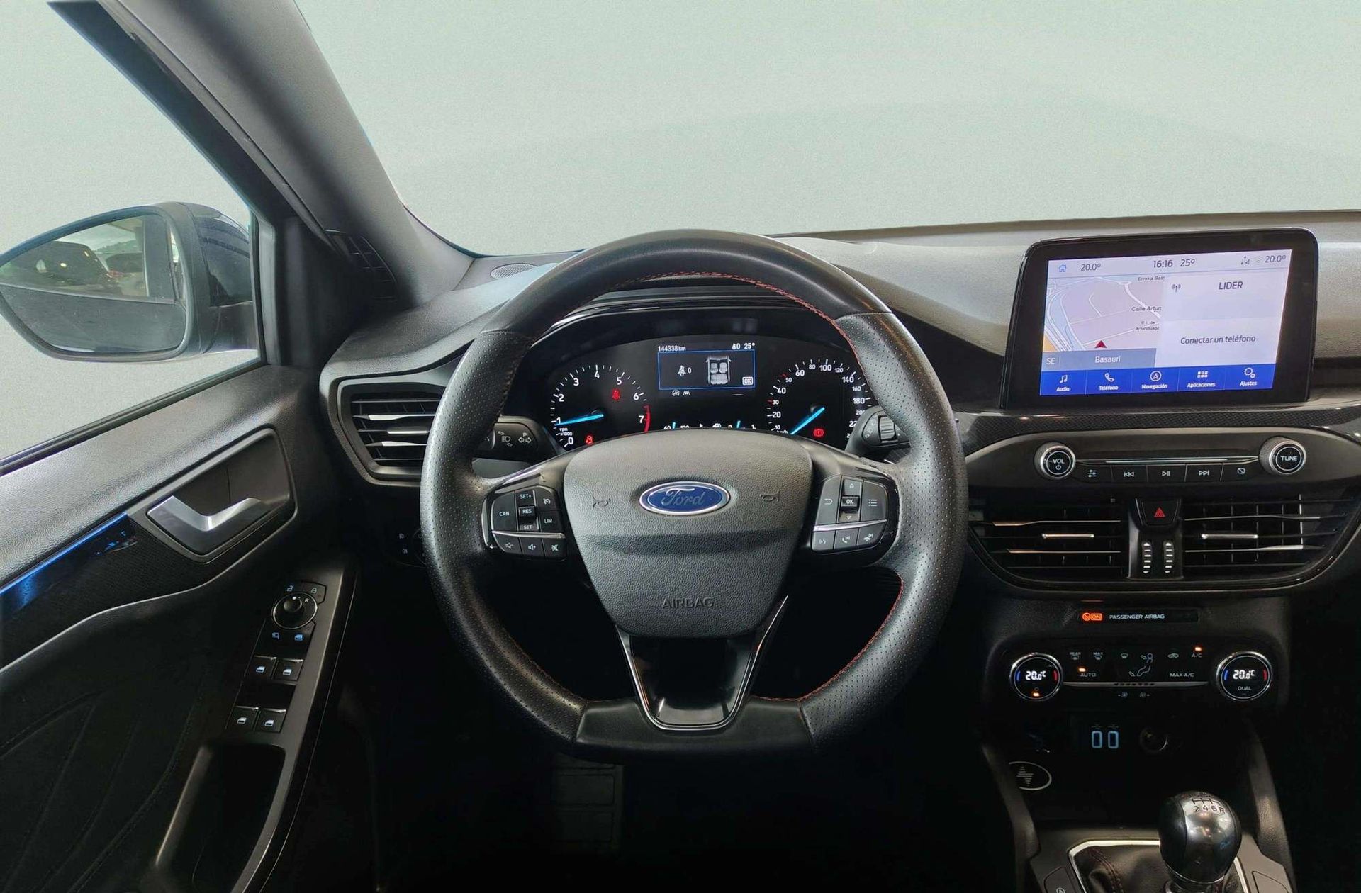 Ford Focus 1.0 EcoBoost MHEV ST-Line - foto 26