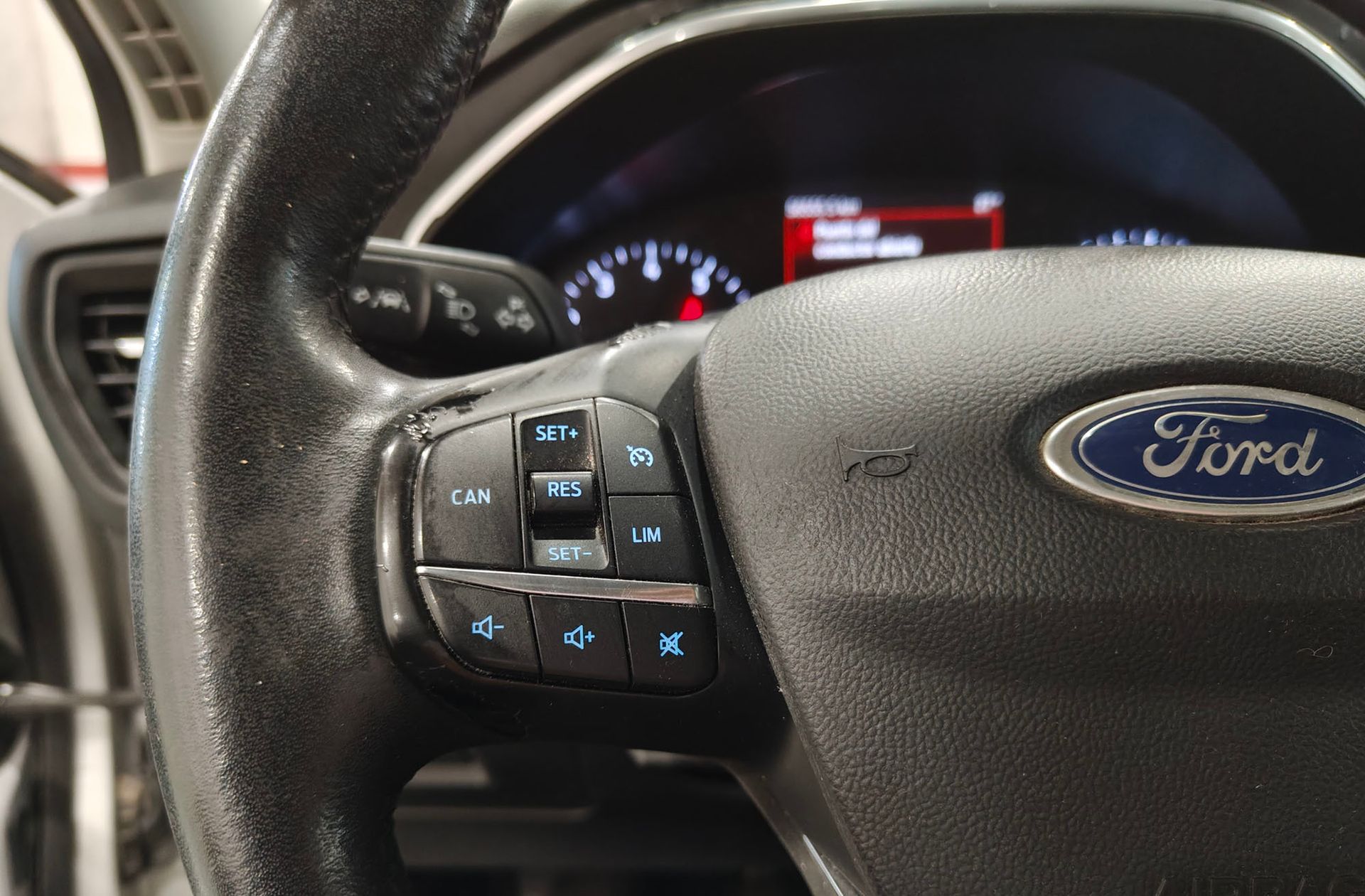 Ford Focus 1.0 EcoBoost Active - foto 25