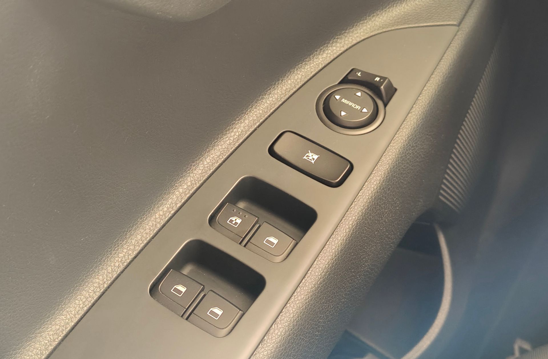 Kia Stonic 1.0 T-GDi MHEV Concept - foto 31