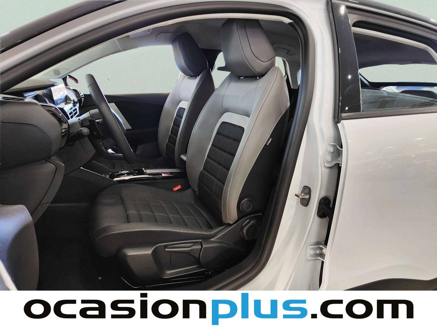 Foto asientos delanteros Citroën C4 Citroën C4 Hybrid 145 Business Edition e-DCS6 (145 CV)