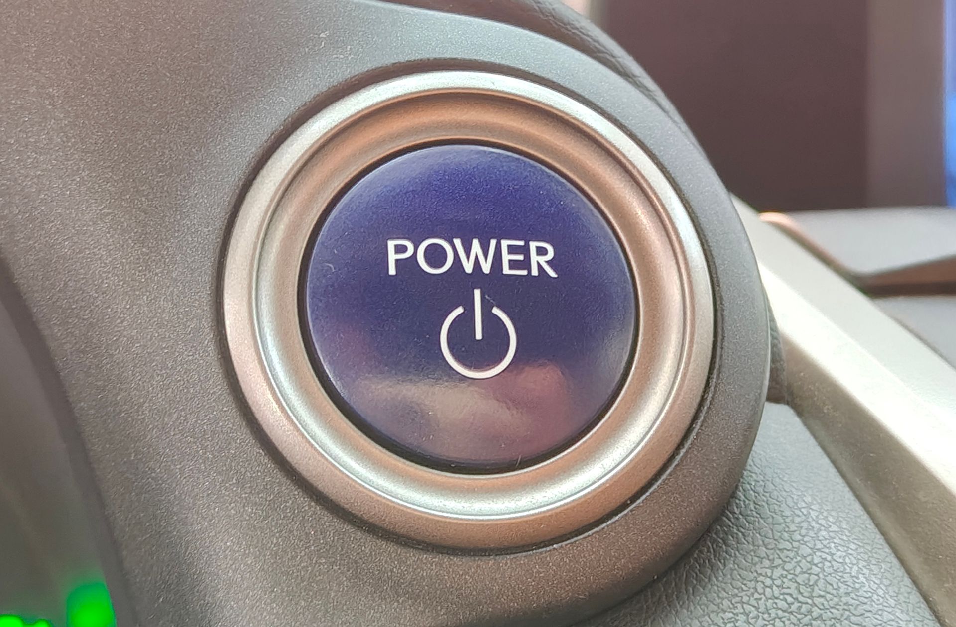 Lexus NX 300h Executive 4WD - foto 33