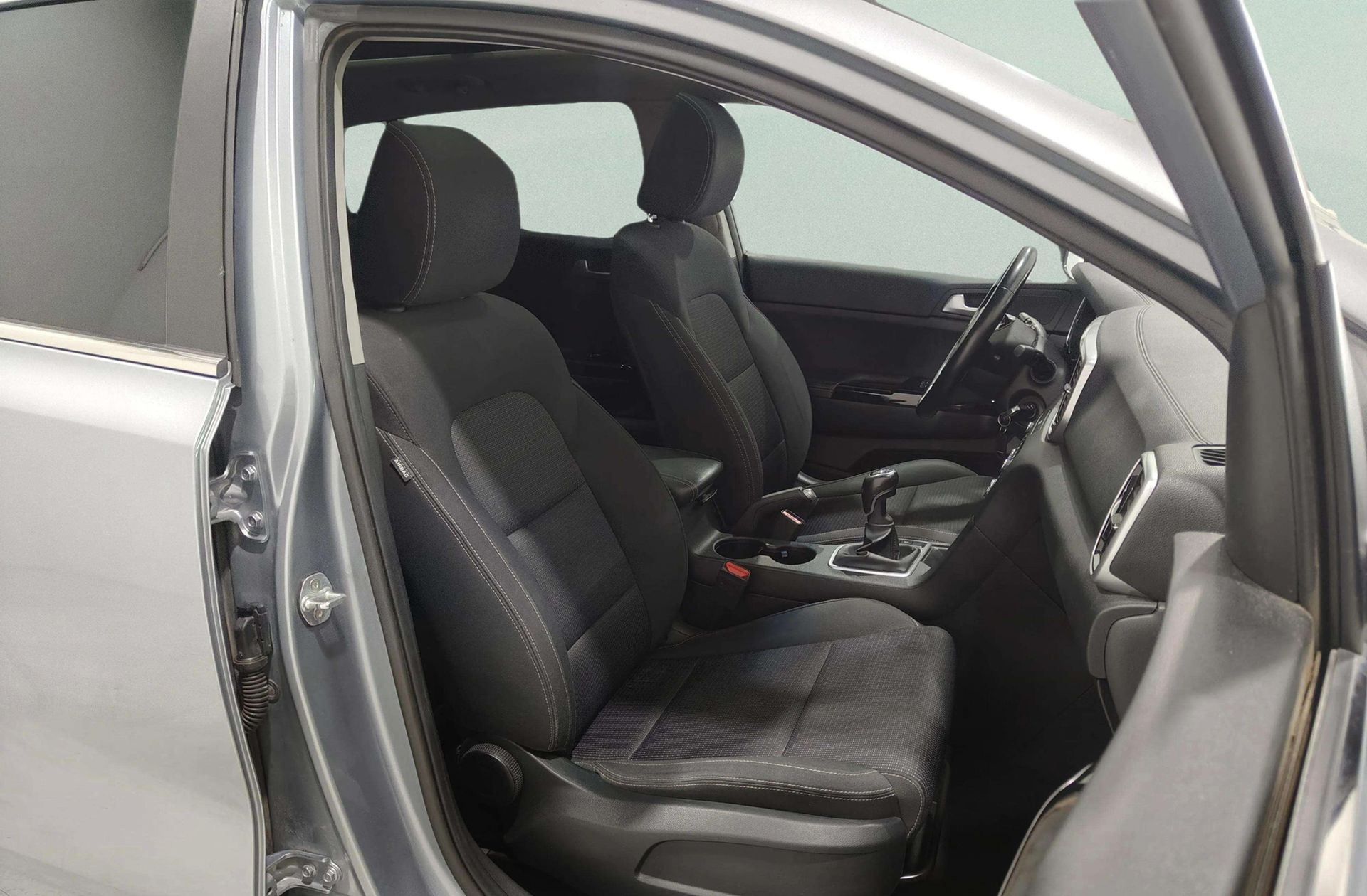 Kia Sportage 1.6 MHEV Black Edition - foto 22