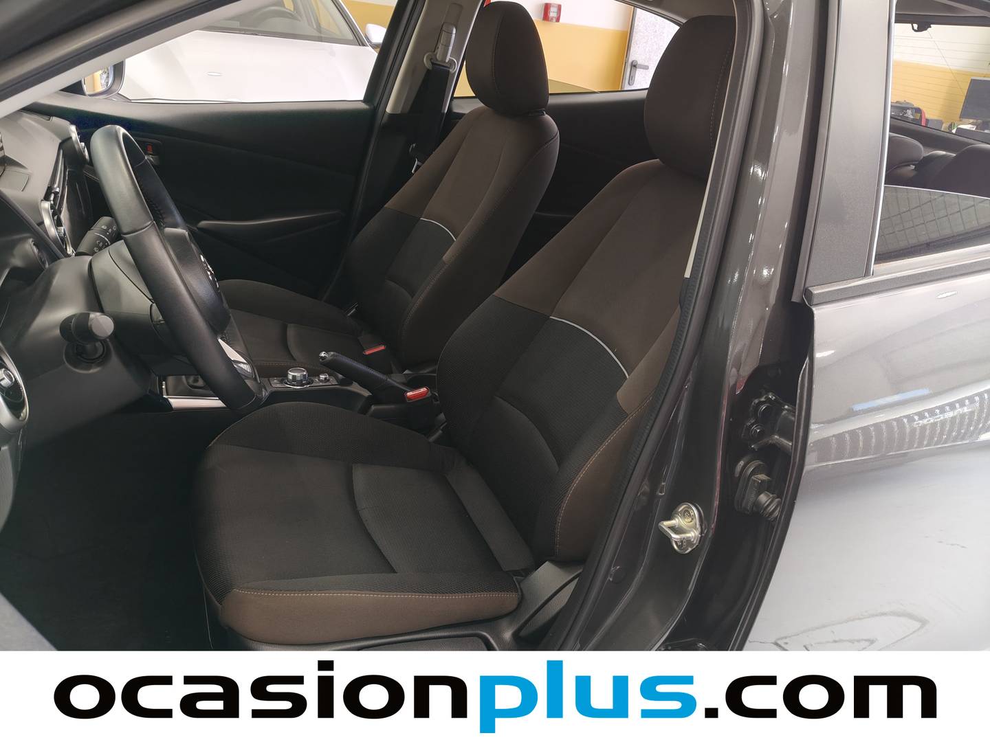 Foto asientos delanteros Mazda Mazda2 Mazda Mazda 2 1.5 GE Origin (75 CV)