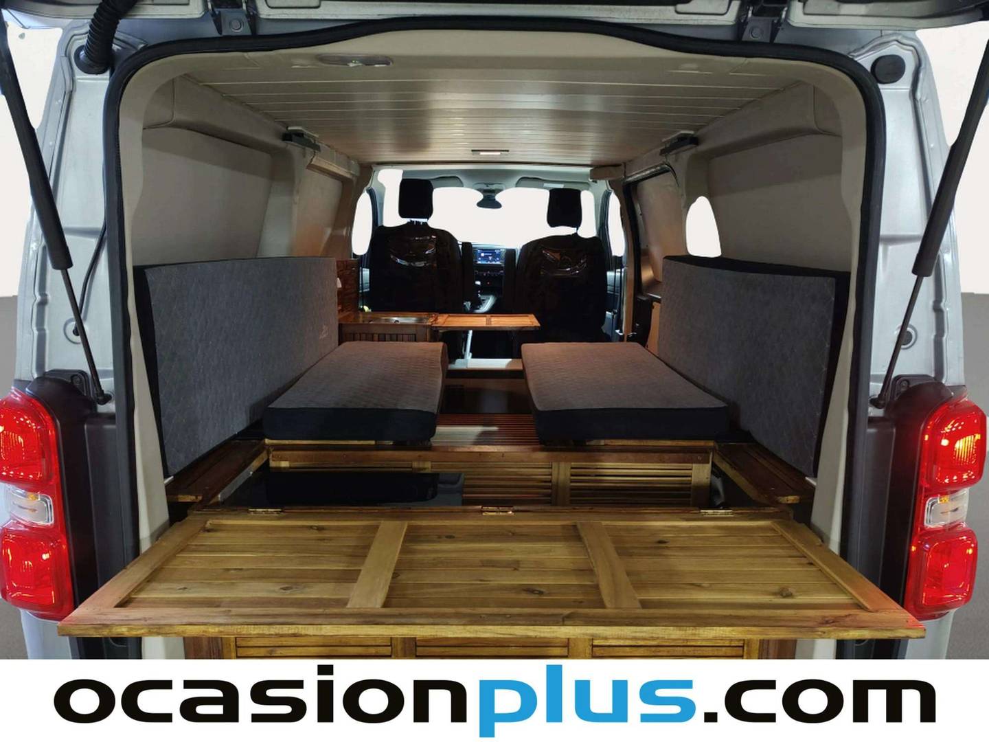 Foto asientos traseros Peugeot Expert Peugeot Expert BlueHDi 145 S&S Long  (145 CV) 2 Plazas Camperizada