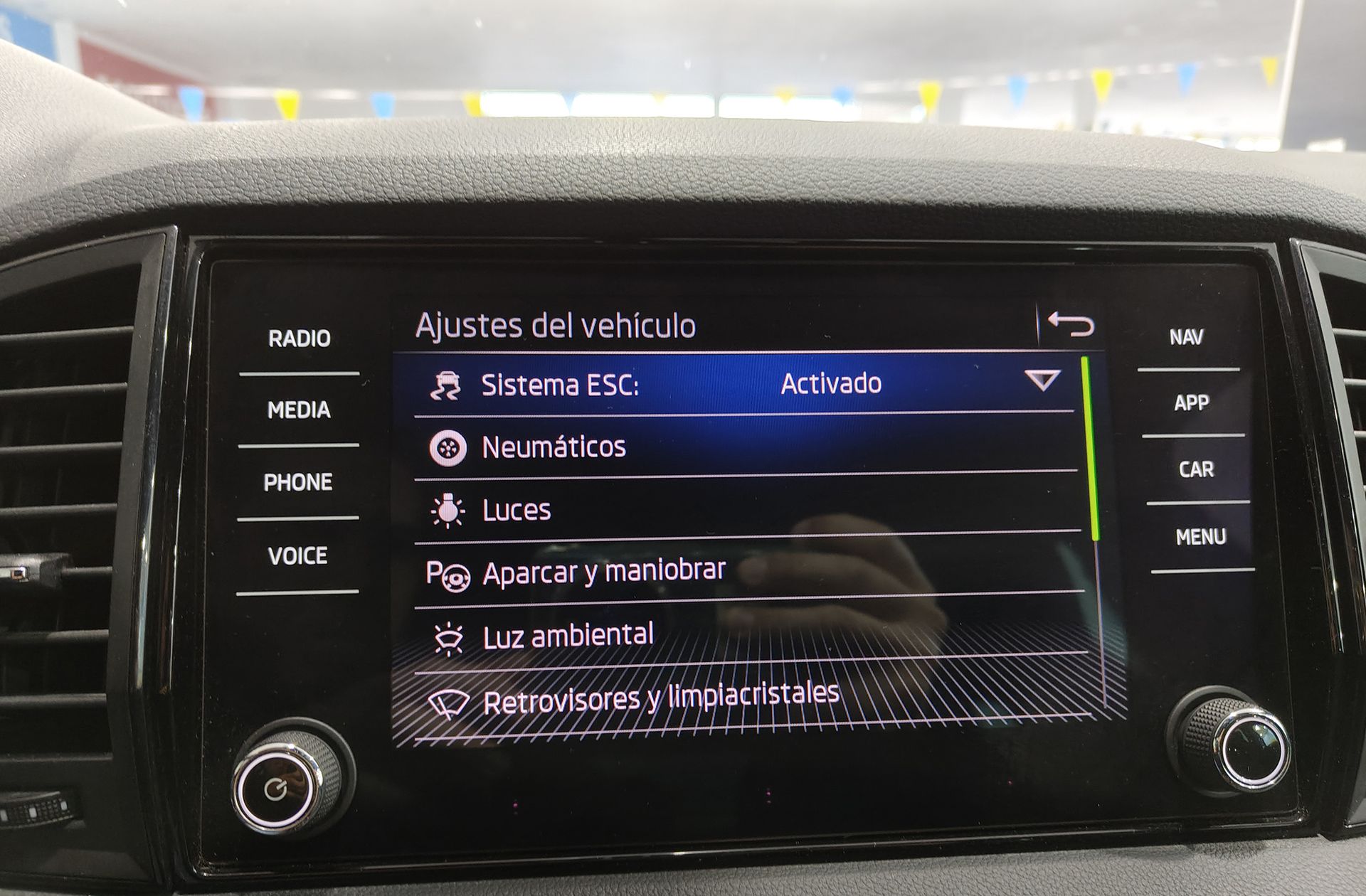 Škoda Karoq 1.5 TSI ACT Sportline DSG - foto 35