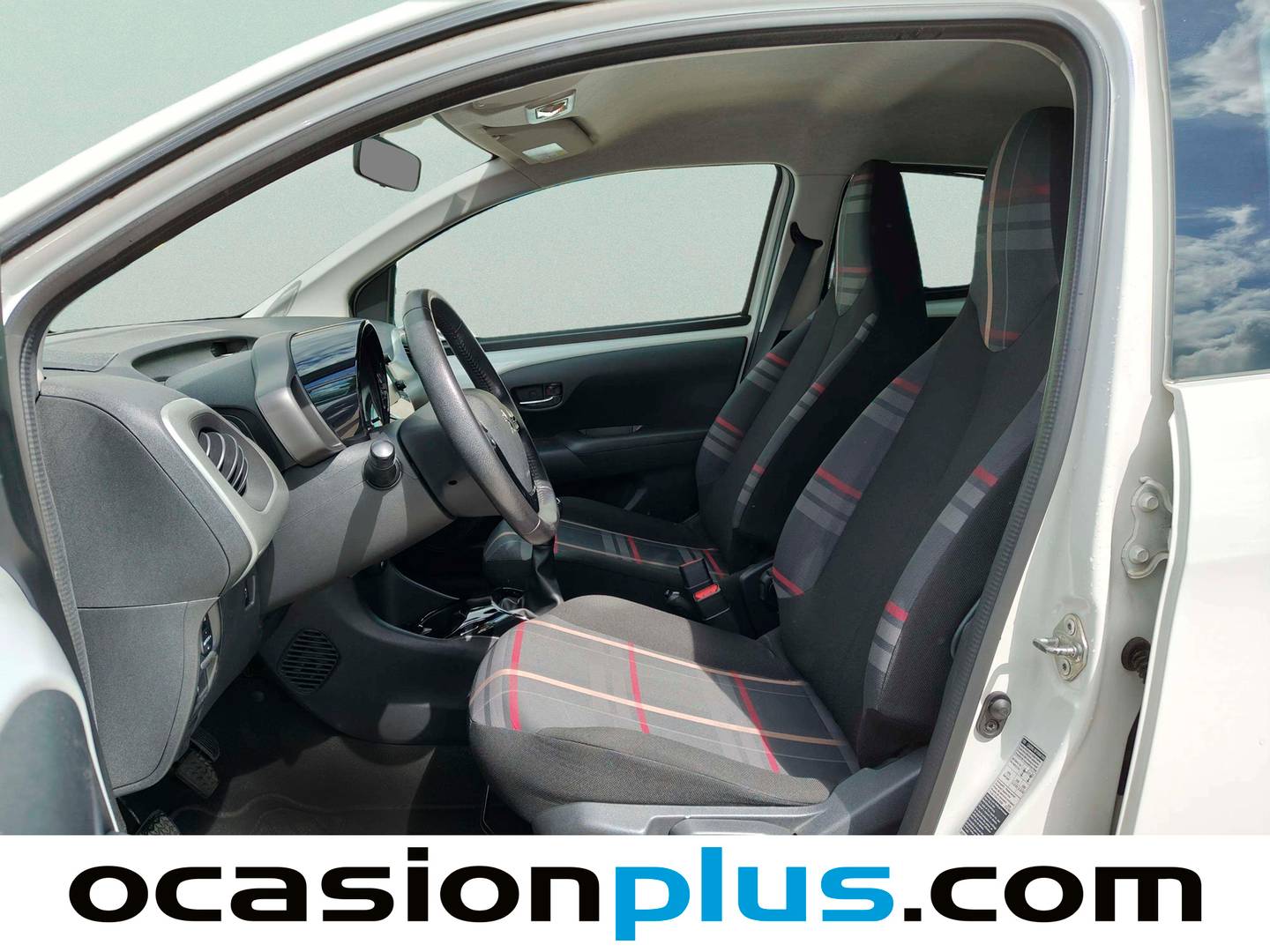 Foto asientos delanteros Peugeot 108 Peugeot 108 1.2 PureTech Allure (82 CV)