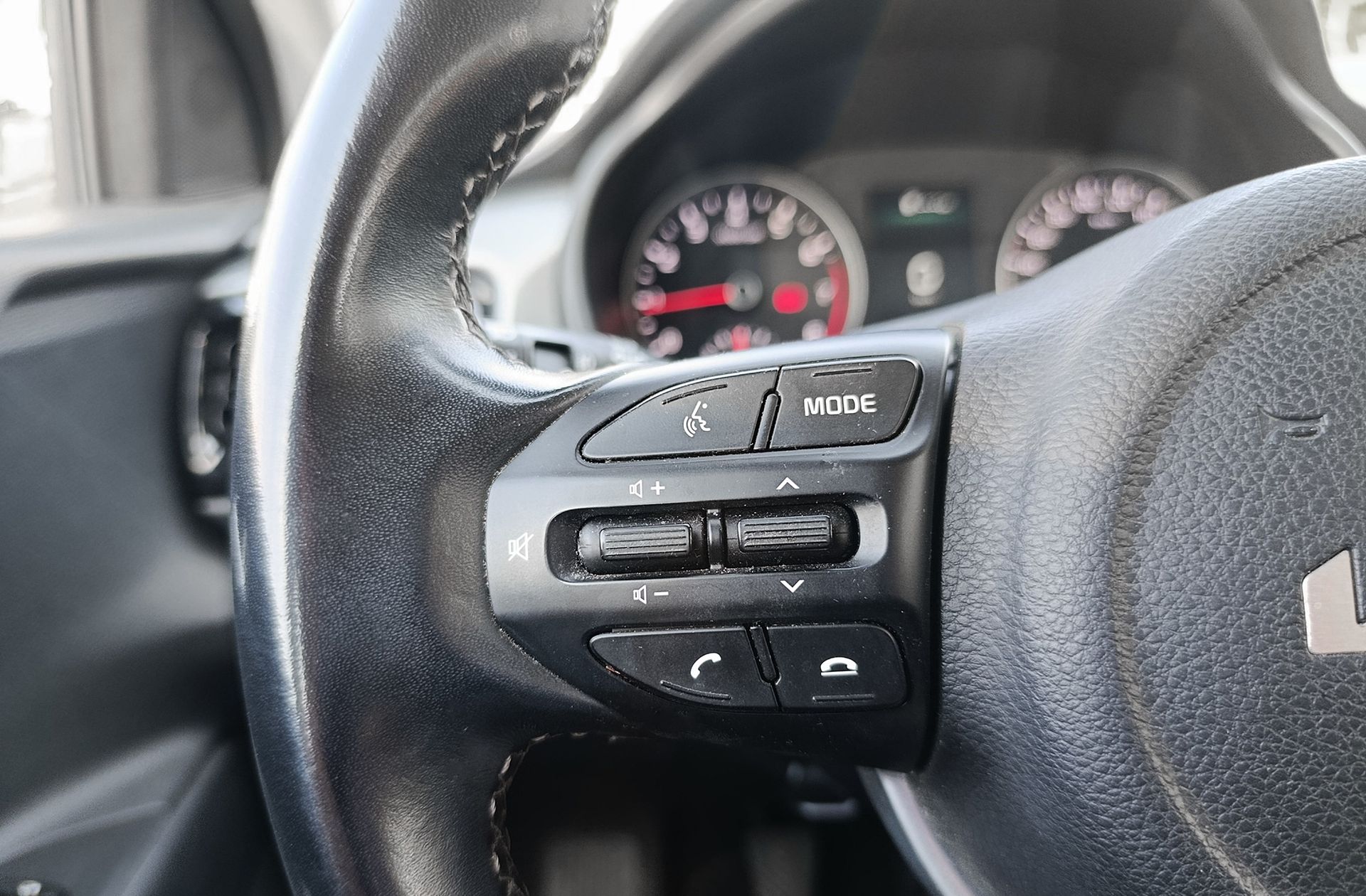 Kia Rio 1.0 T-GDi MHEV iMT Drive - foto 29