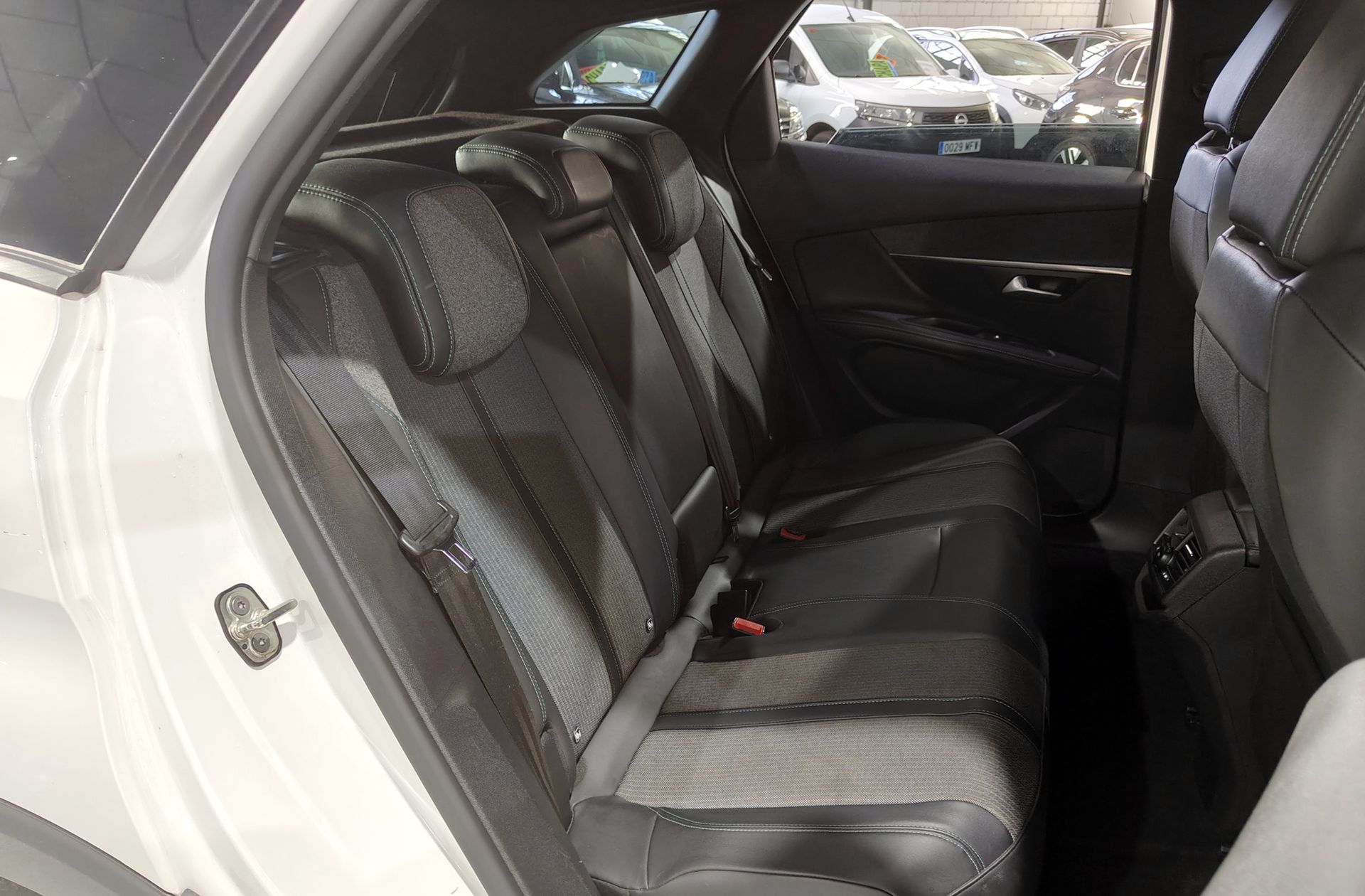 Peugeot 3008 300 Allure Pack e-EAT8 - foto 19