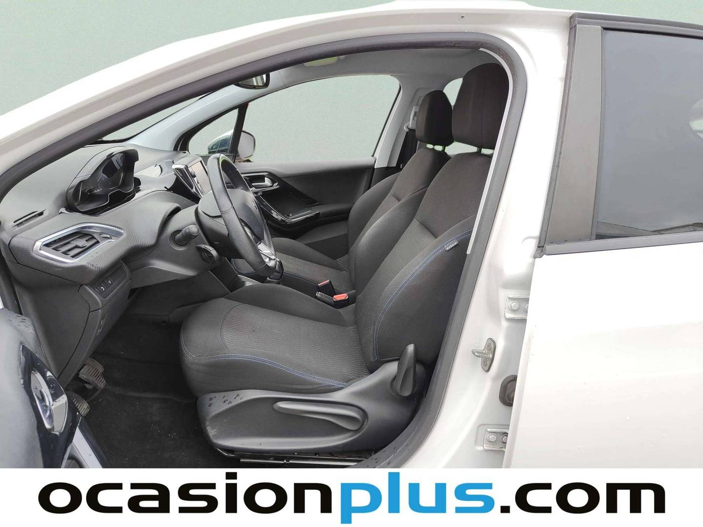 Foto asientos delanteros Peugeot 208 Peugeot 208 PureTech Signature (82 CV)