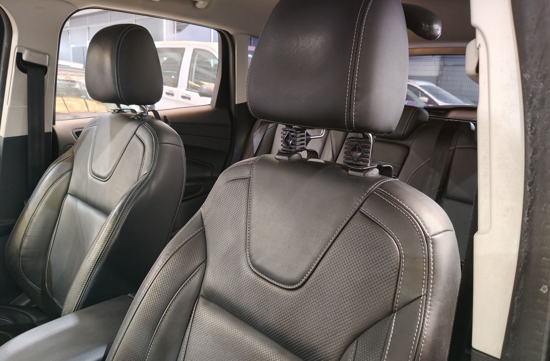 Ford Kuga 2.0 TDCi Titanium S 4x4 - foto 14