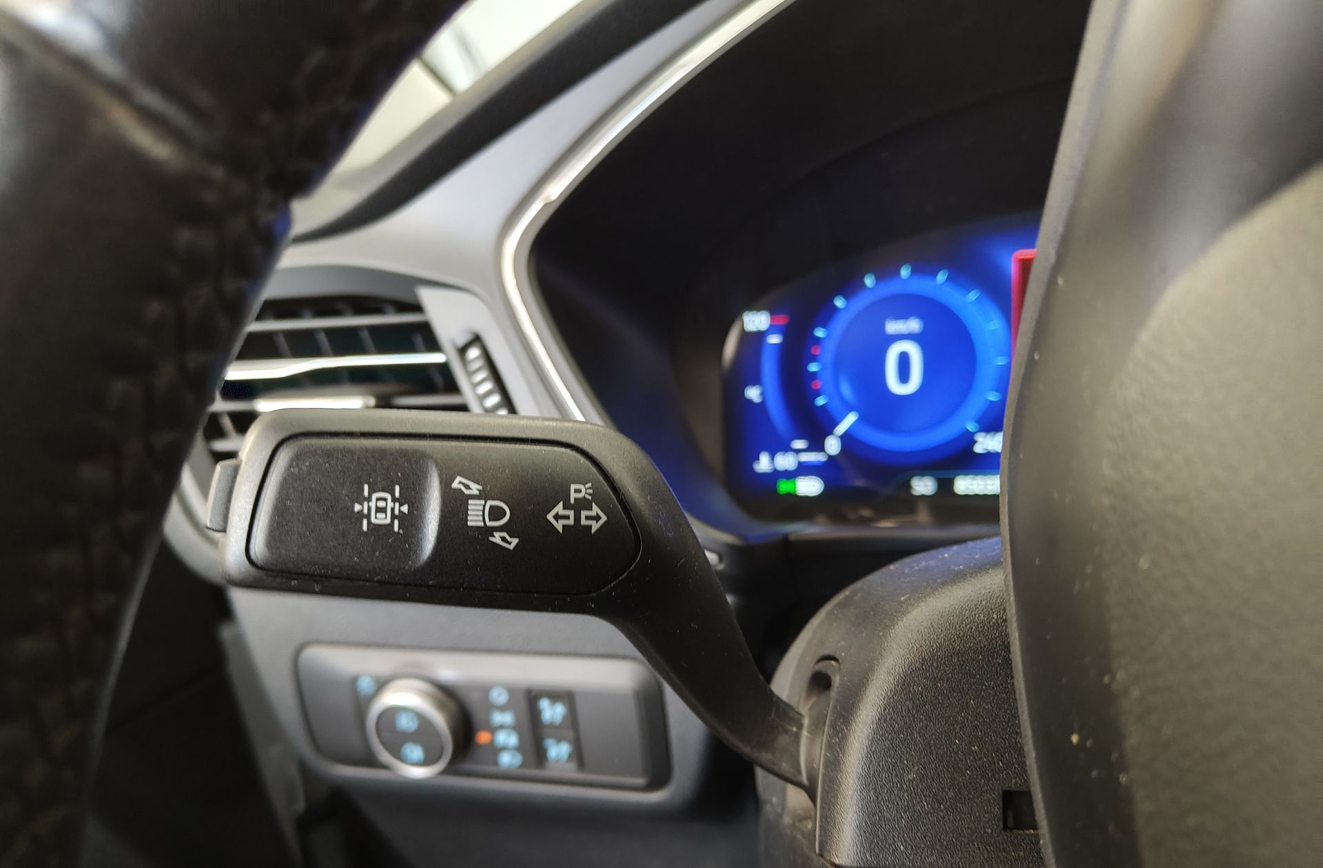 Ford Kuga 2.0 EcoBlue Titanium 4x4 - foto 26
