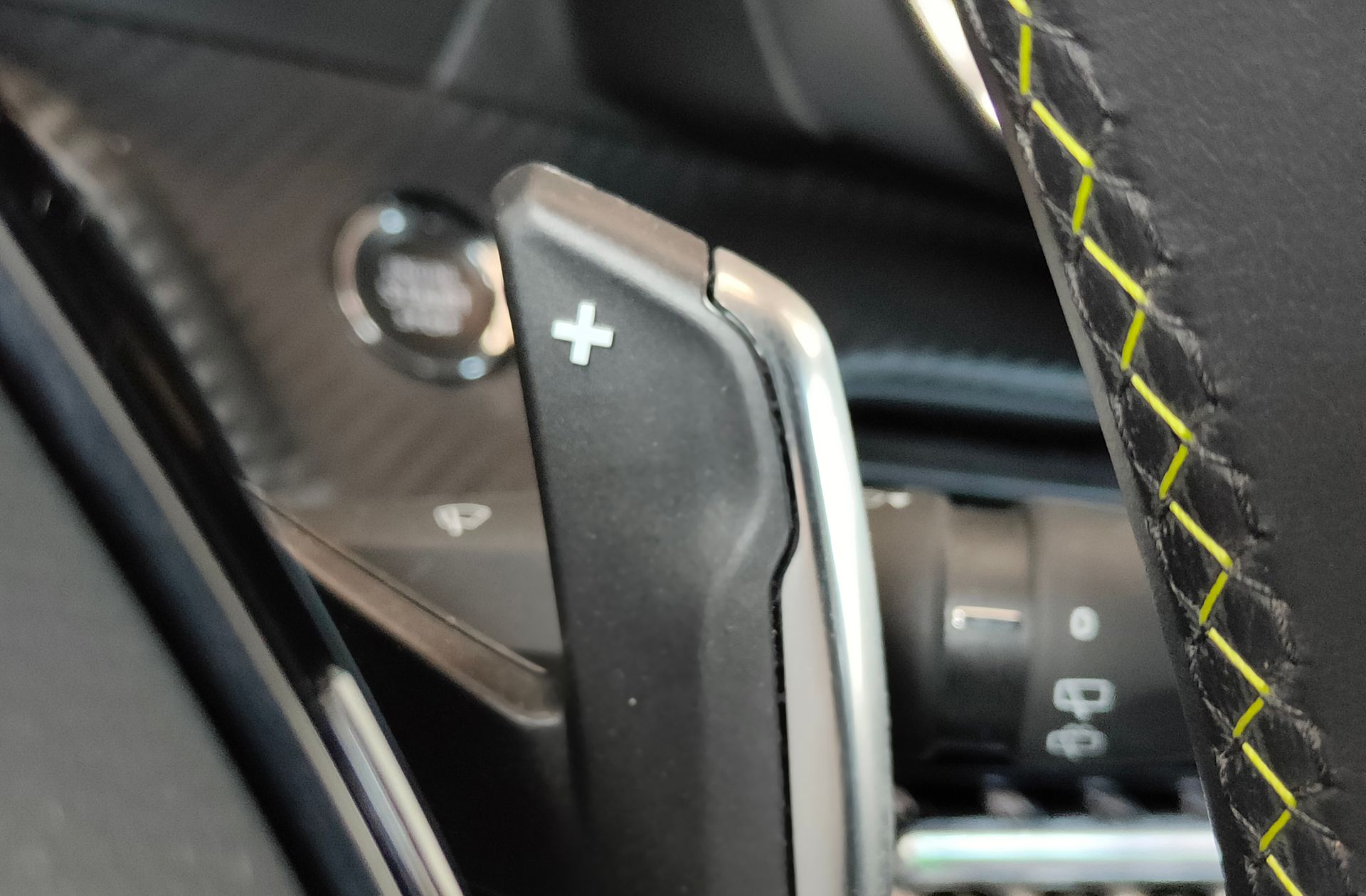 Peugeot 208 PureTech 130 GT Line EAT8 - foto 35