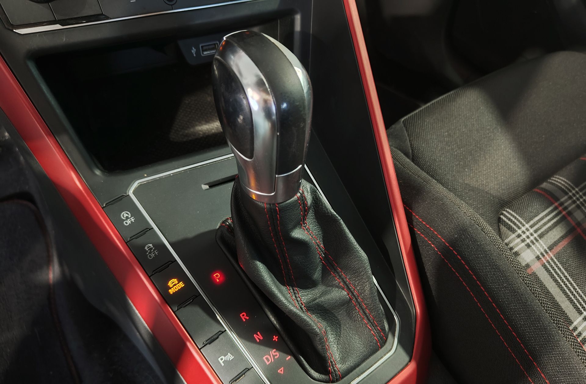 Volkswagen Polo GTI 2.0 TSI DSG - foto 6