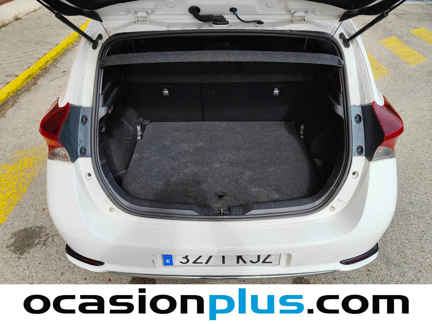 Fotos maletero Toyota Auris Toyota Auris 140H Hybrid Active (Business Plus) (136 CV)