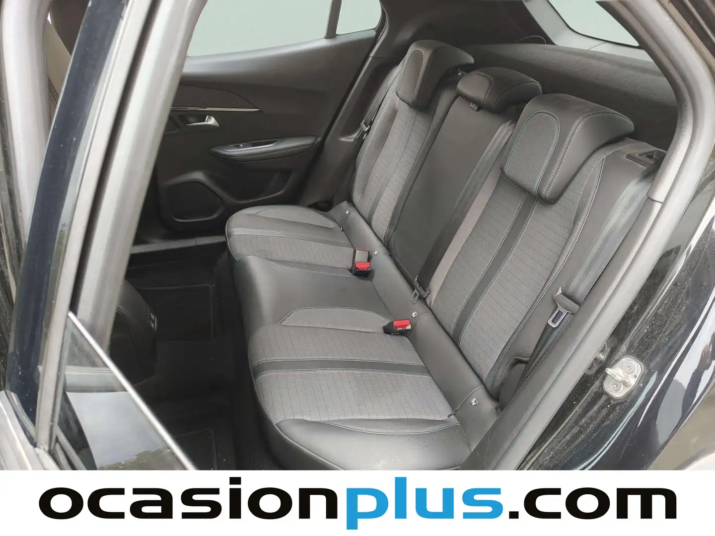 Foto Peugeot 2008 Peugeot 2008 PureTech 130 S&S Allure Pack EAT8 (130 CV)