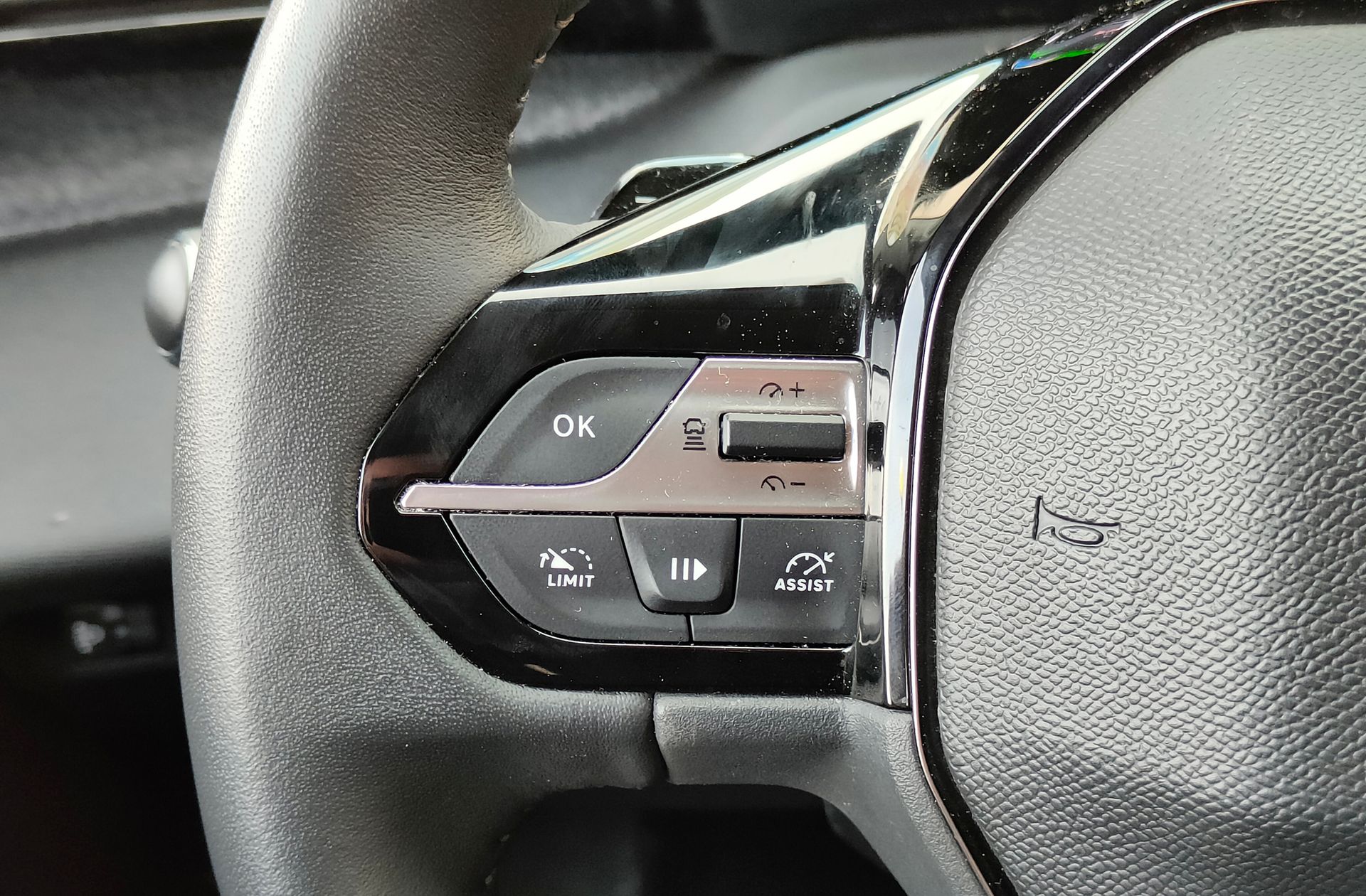 Peugeot 408 PHEV 180 Allure Pack e-EAT8 - foto 25