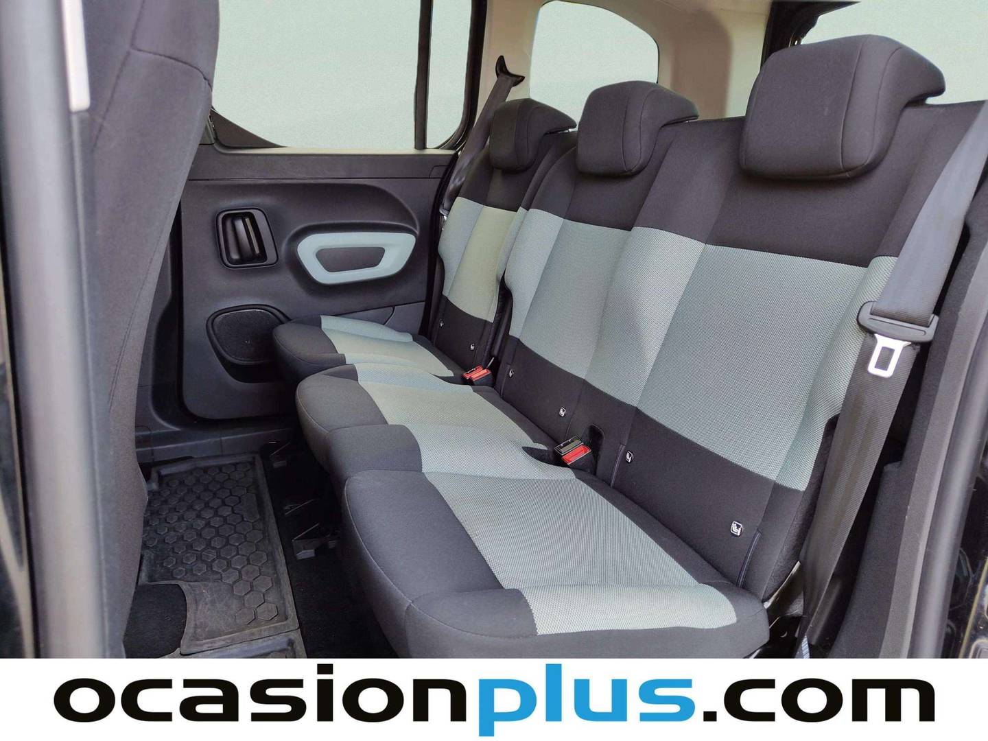Foto asientos traseros Citroën Berlingo Citroën Berlingo Combi BlueHDi 100 S&S Talla M 100 Años (102 CV)