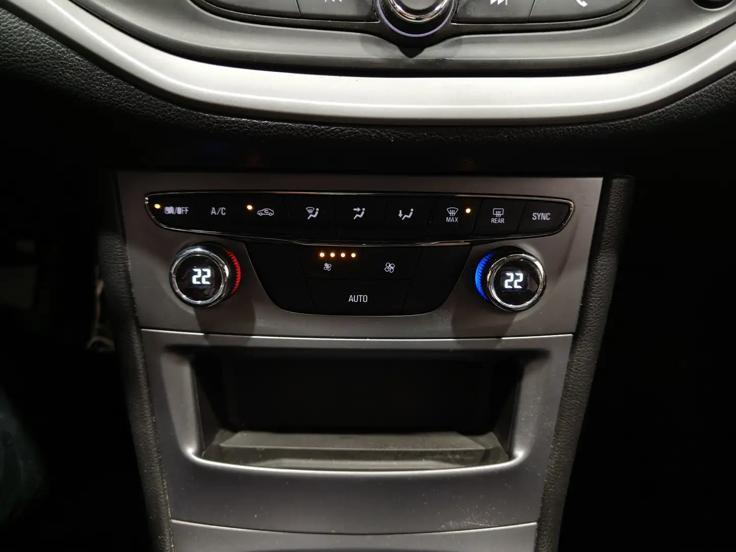 Foto Opel Astra Opel Astra 1.6 CDTi S&S Selective (110 CV)