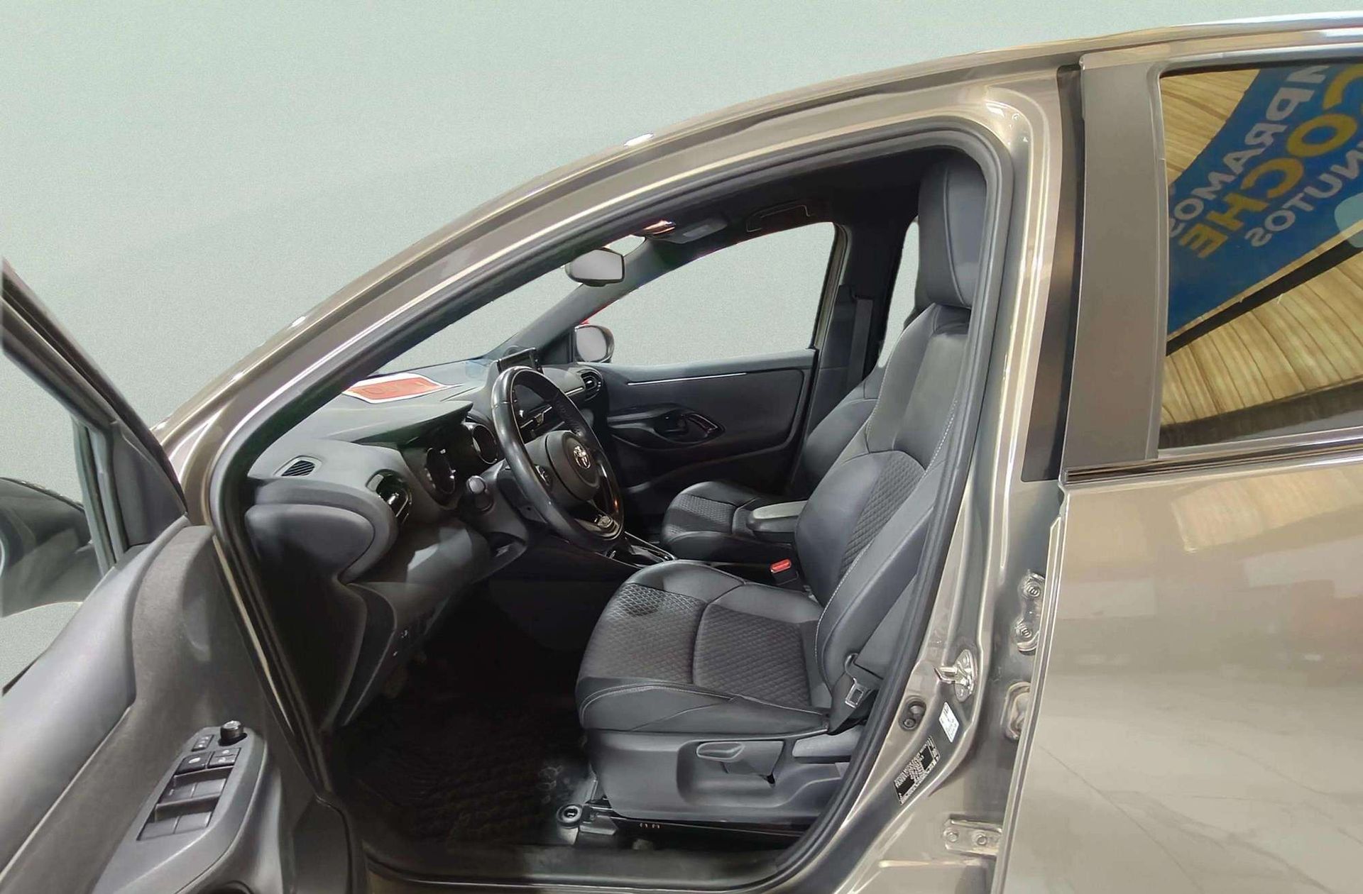 Toyota Yaris 120H Style - foto 8